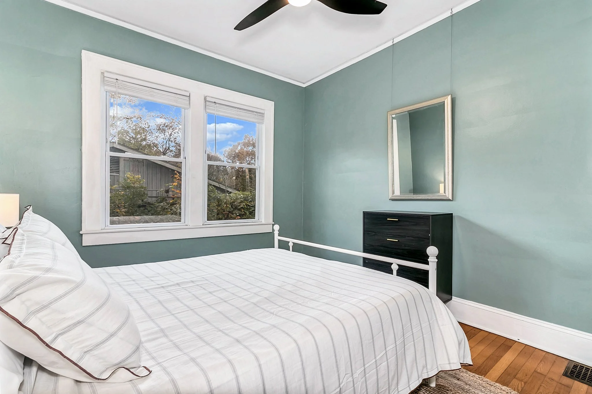 S - Bedroom 2 (2).JPG