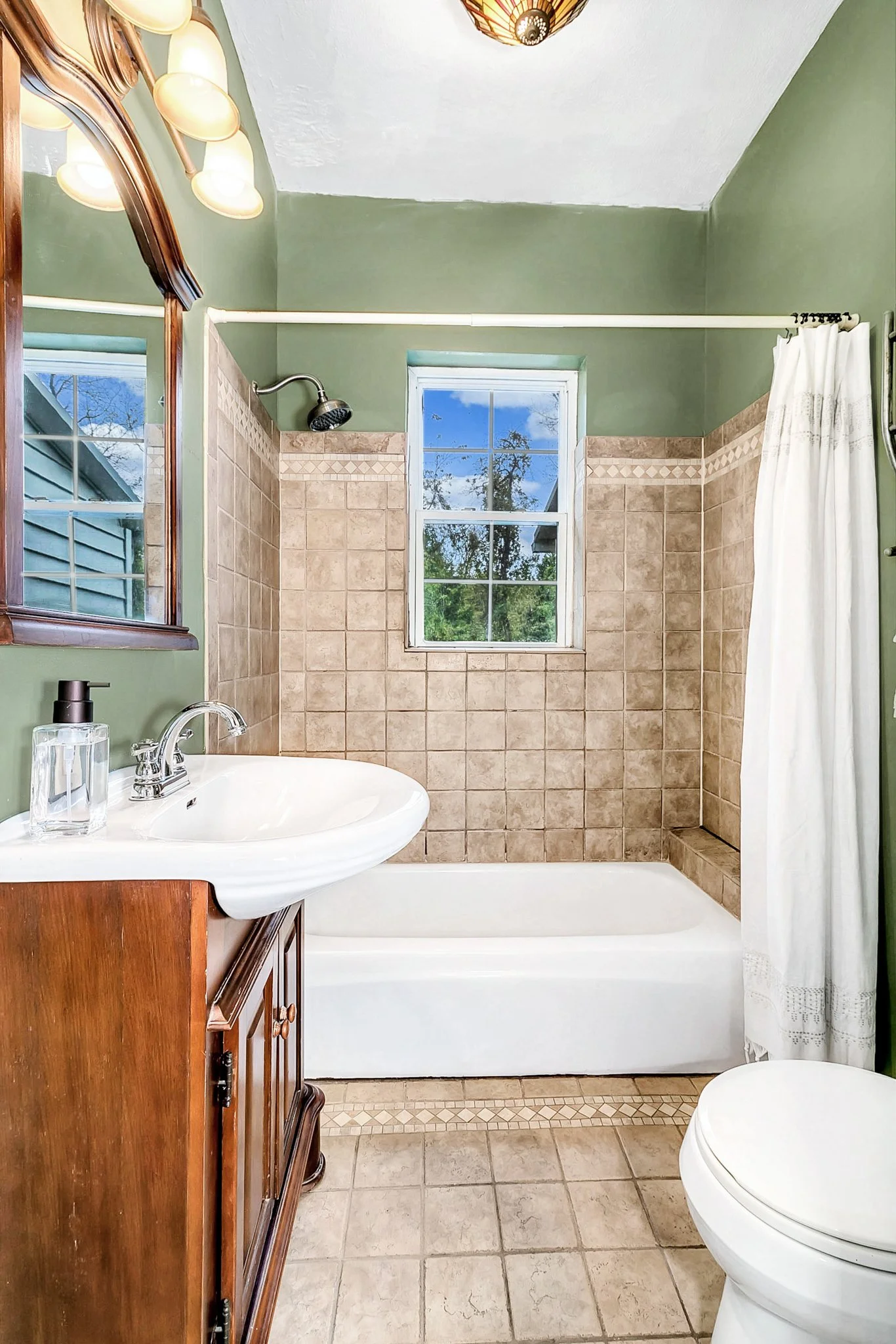 T - Bathroom (2).JPG