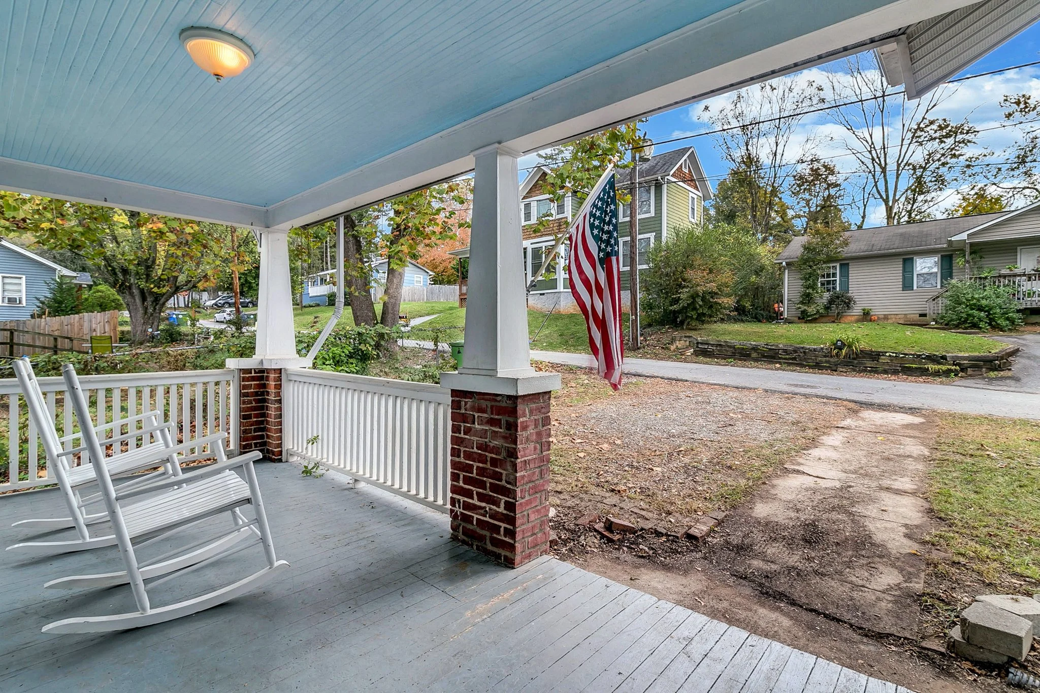 A - Front Entry (4).JPG