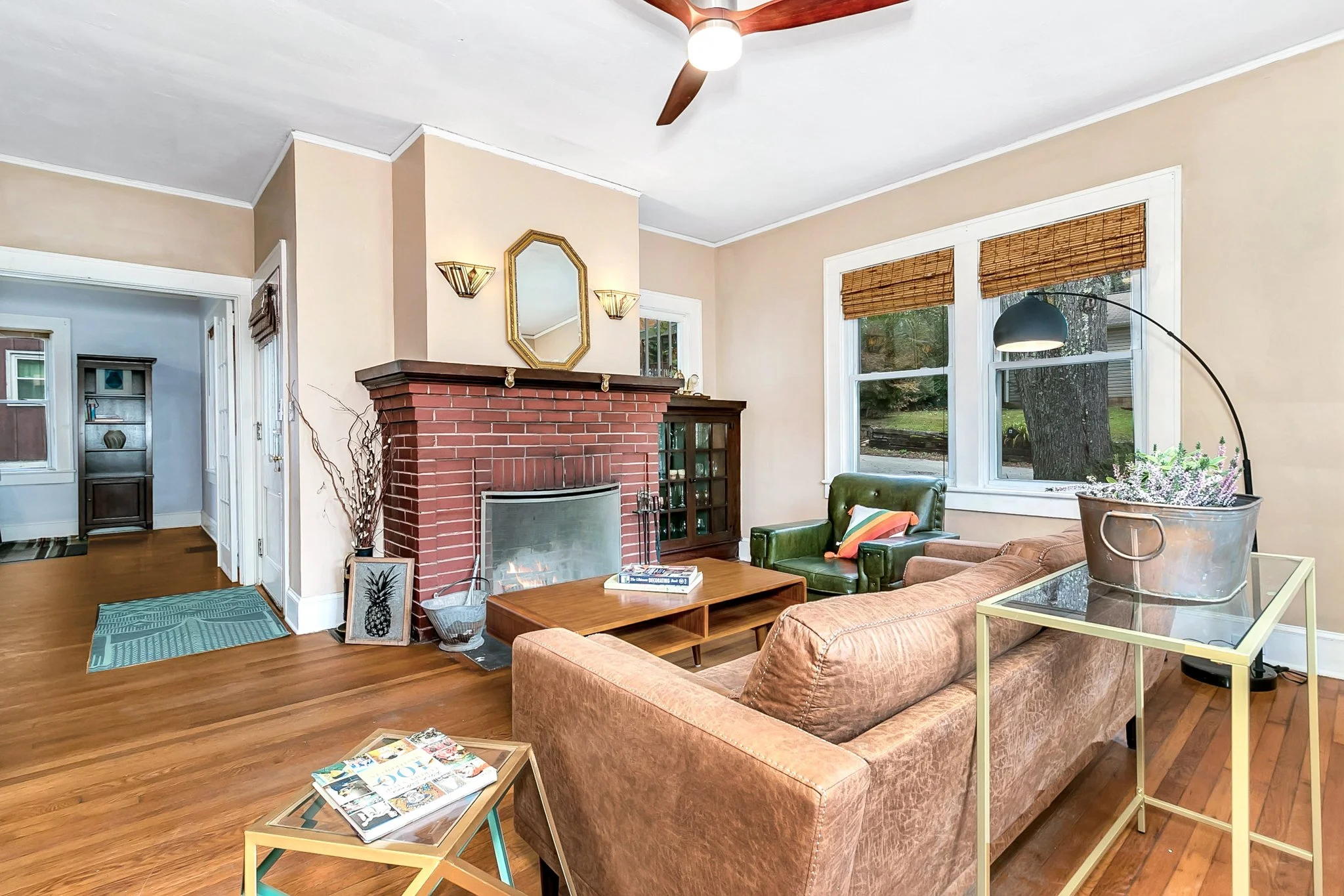 C - Living Room (2).JPG