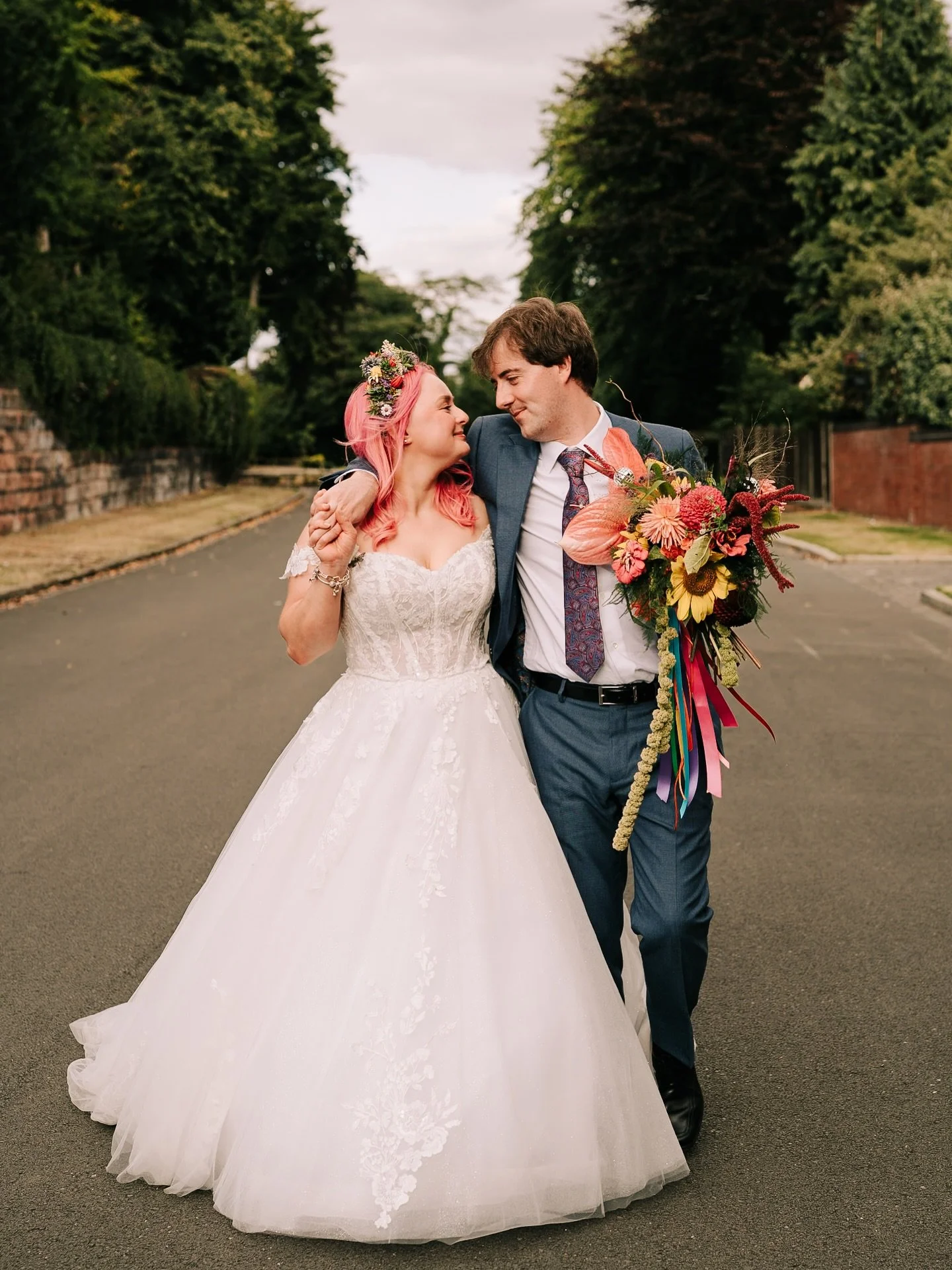 When you have a wedding with all the colour on your editing screen, it’s hard not to smile! 
@tinyshinybeth 
Photos @clarerobinsonphotography 
Venue @thebowdonrooms @thebowdonrooms_events 
Dress @confettiboxbrides 
Suit @editsuits 
Flowers @m