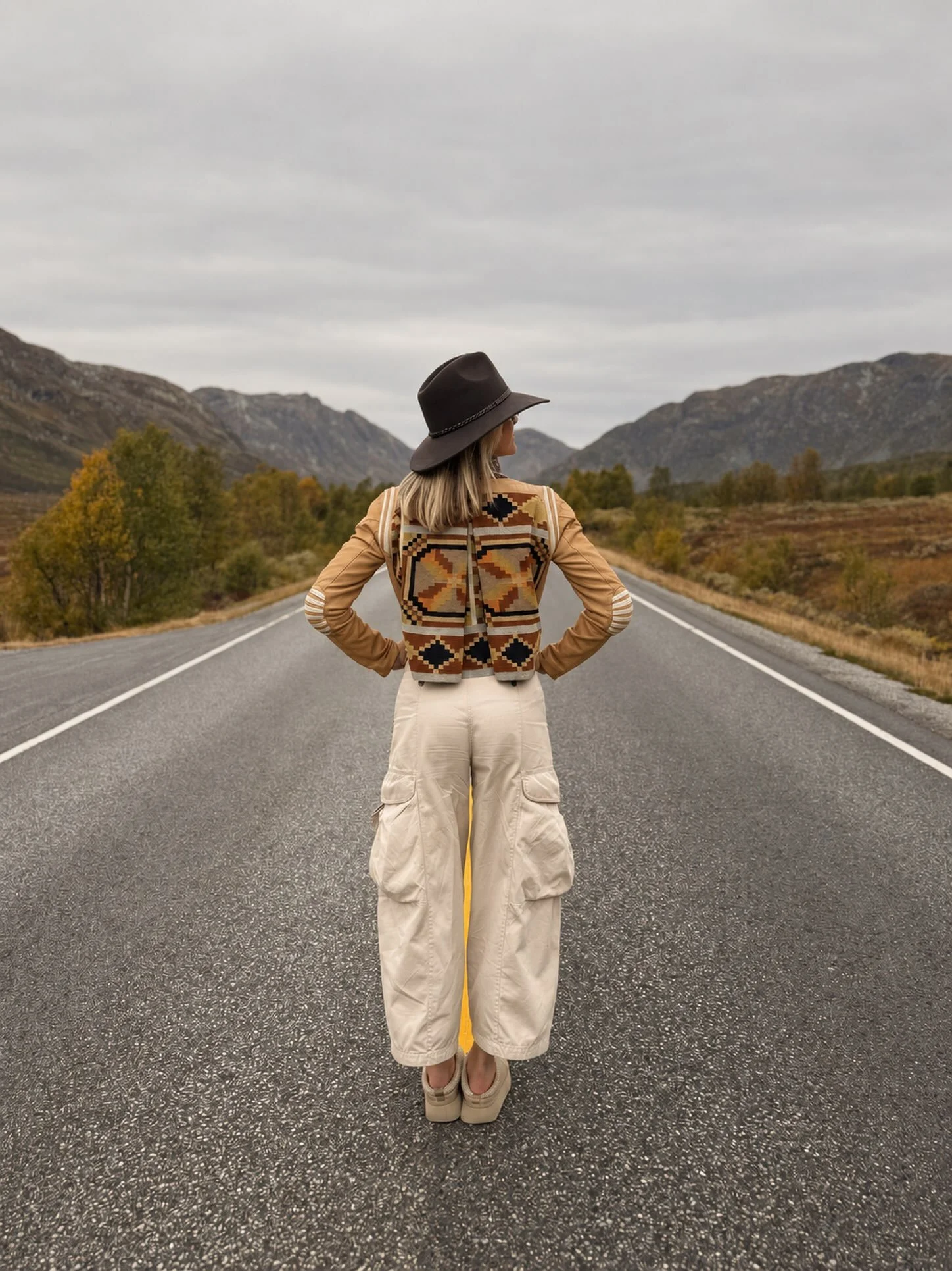 WEAVING NEW STORIES 🤍
Recouture was founded from a desire to preserve what already exists, with respect for the past and a vision for the future.
Rooted in Norwegian textile heritage, we are inspired by the colours, patterns and craftsmanship passed