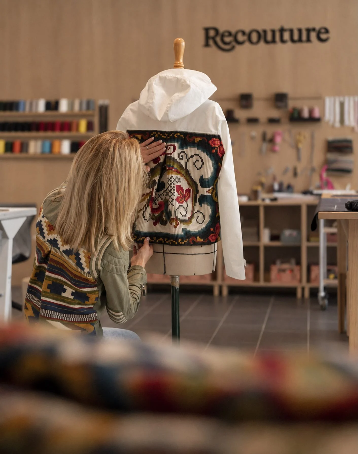 ROOTED IN HERITAGE 🤍
Norwegian &aring;kler hold a special place in the story of Recouture.
Woven with time, care and craftsmanship, their patterns and colours carry generations of Norwegian textile heritage.
Cultural heritage is not only something t