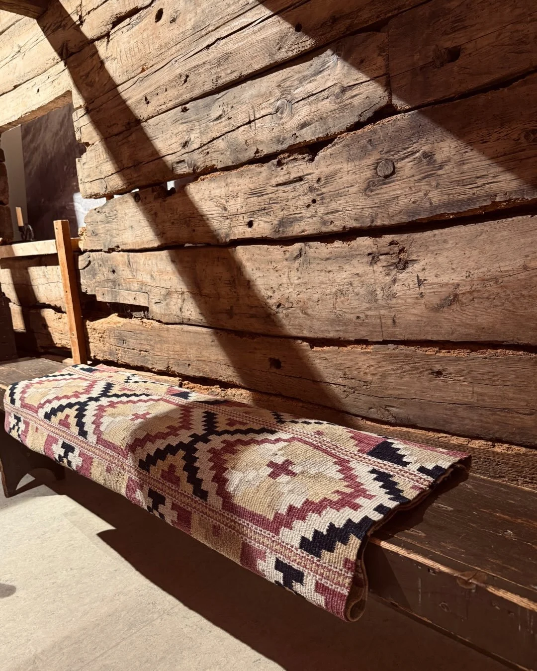Last week, I was invited to @osteroymuseum to see the beautiful &Aring;kle exhibition.
So inspiring to listen to Marta and Monika share their incredible knowledge and passion for keeping these textile traditions alive.
A beautiful reminder of the val