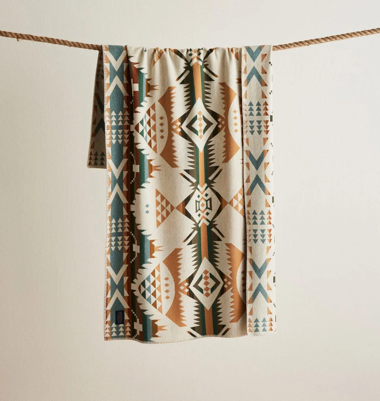 Pendleton---Jacquard-Saddle-Blanket---Nehalem-Natural5.jpg