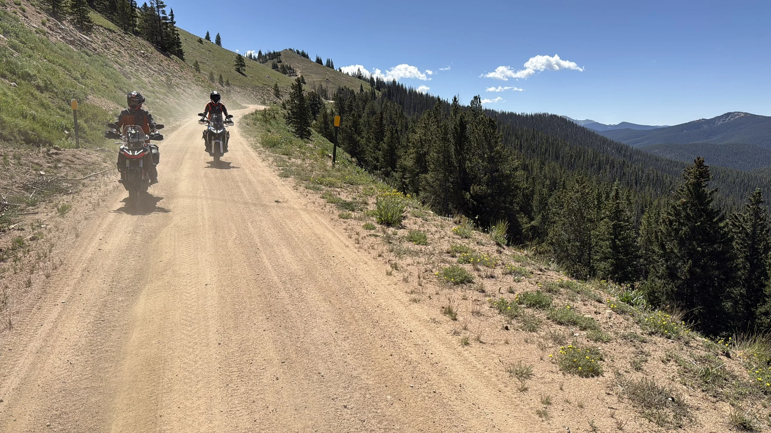 Cumberland Pass - Riders with landscape.jpeg