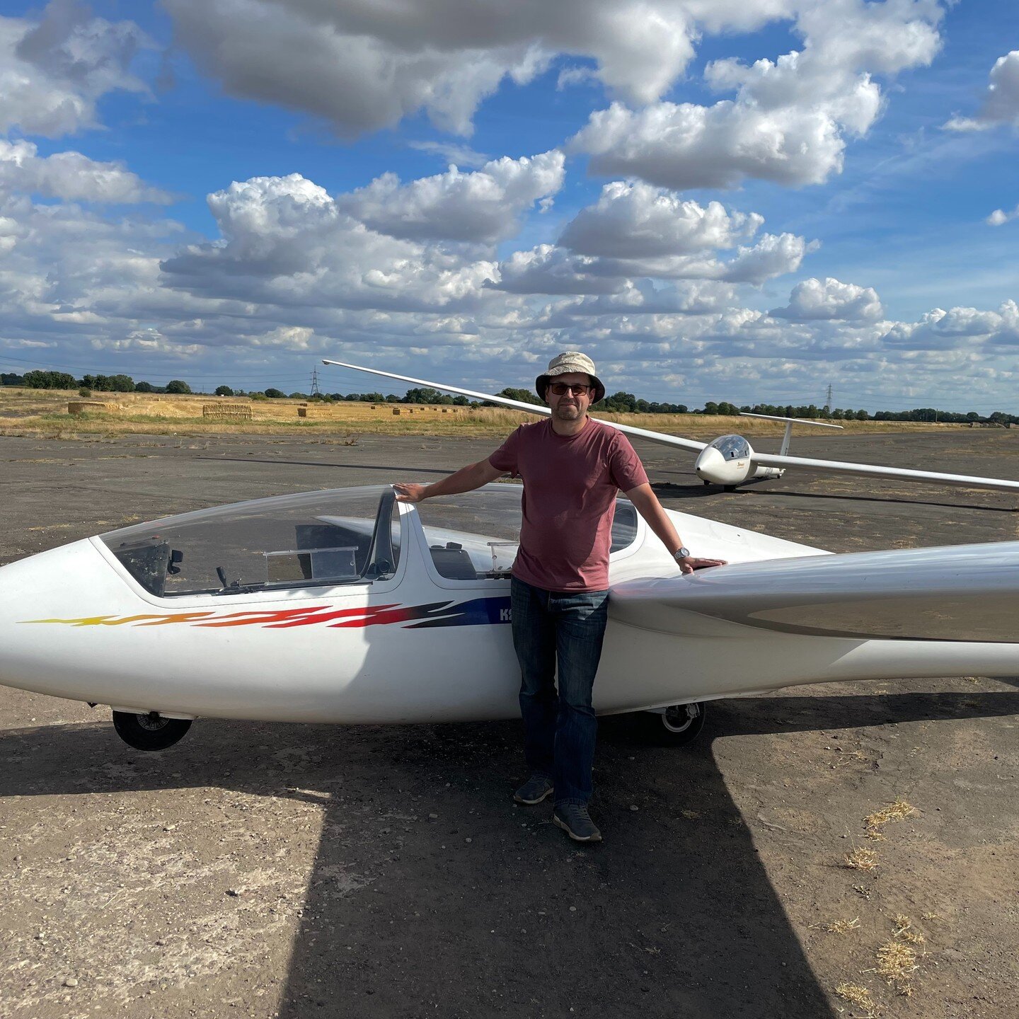 Congratulations to Marcin, who recently completed his BGA Bronze Badge, BGA Cross Country Endorsement and BGA Silver duration flight. @discovergliding @britishglidingassociation @burngliding #avgeek #aviation #ask21 #northyorkshire #glider #gliding #