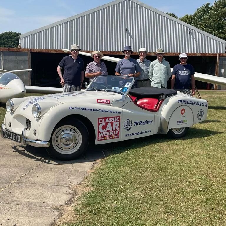 We had the pleasure of hosting the Triumph TR2 this afternoon. Thanks to all club members who volunteered on the hottest day ever. #triumph #glider
#gliding #scorcio #avgeek