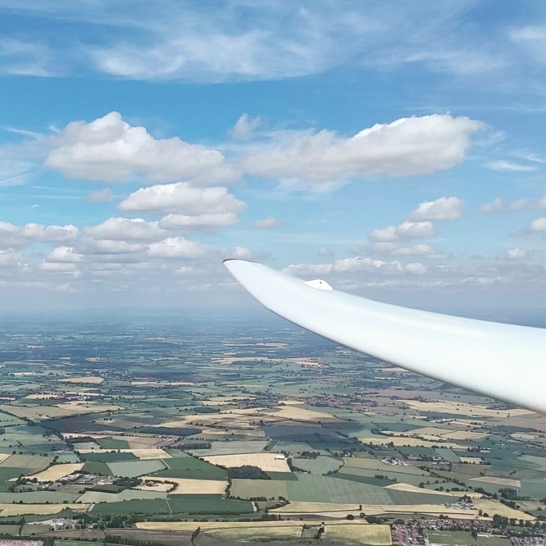 Great mid-week flying photos by Burn Instructor Alastair Mackenzie. Marston Moor and Pocklington airfield. What are you waiting for, join us! #gliding #burngc #burngliding #burnglidingclub #yorkshire #midweek #midweekmotivation #BritishGlidingAssocia