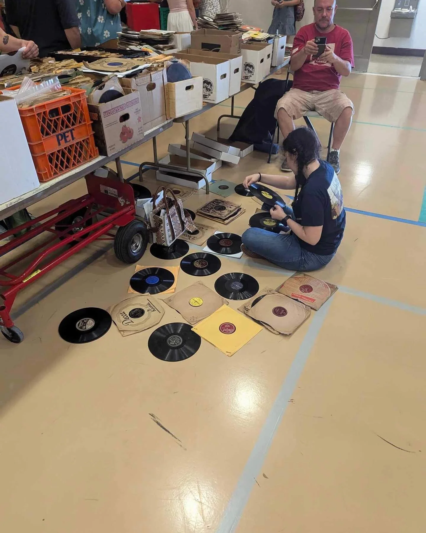 @birthplaceofcountrymusicmuseum @bcmbristol  was in the house finding rare #78rpmrecords  for the museum collection. Thanks @michaelhubbard123  for being a sponsor! @century_records_  brought some smoking hot records!
