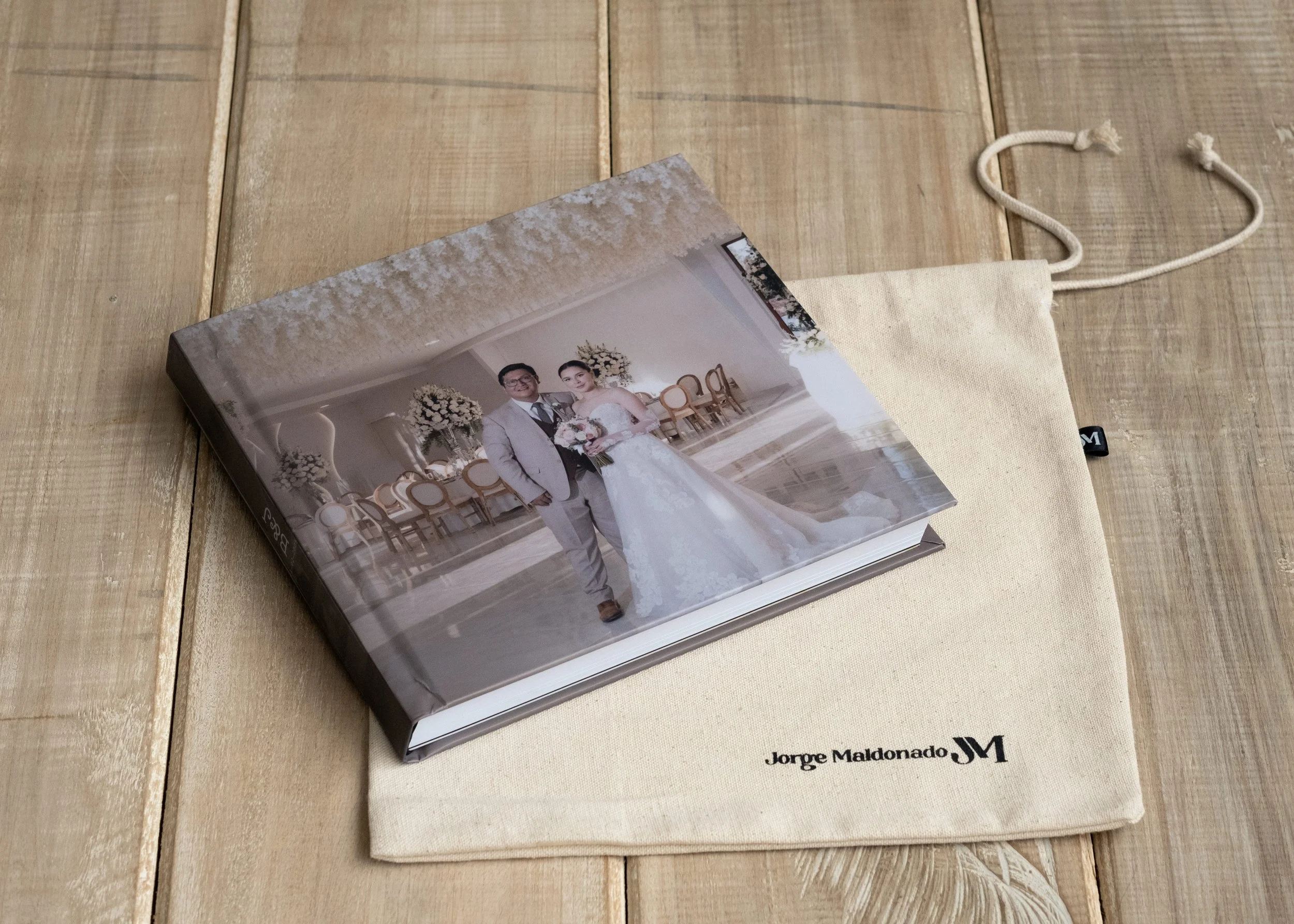 Fotolibro de Historia Completa. Ejemplo de acabado; su libro llevará las fotografías de su familia.