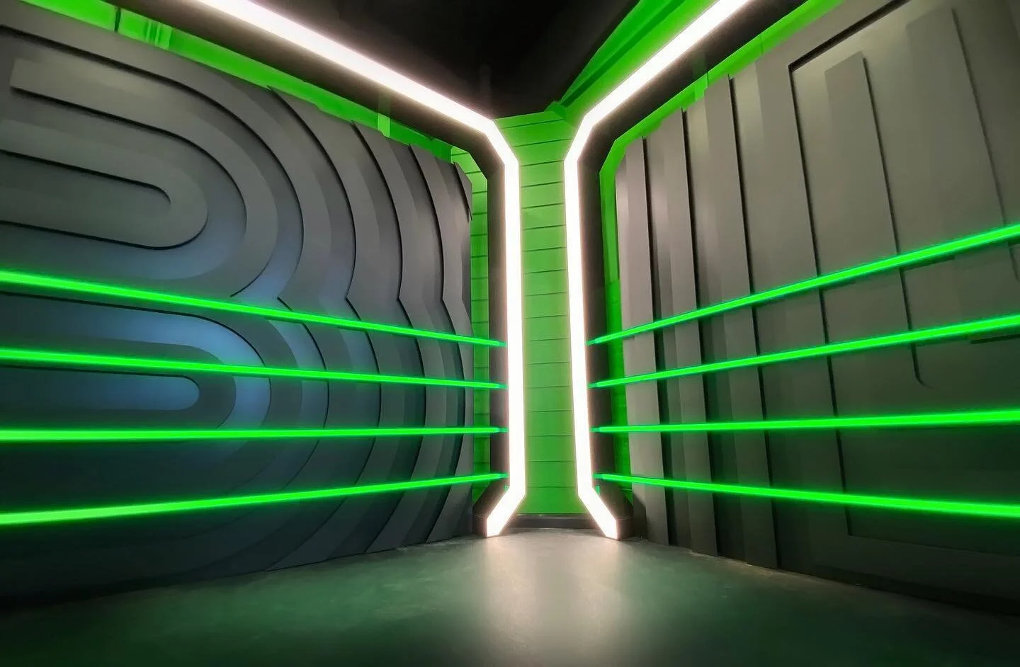 Working out from home never looked this good 😎

Set design and build for @liteboxer 

#productiondesigner #setdesign