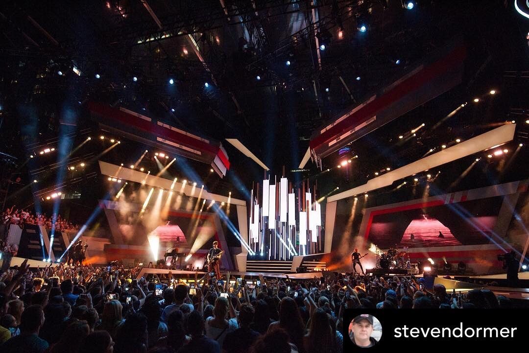 We certainly do miss live events..
Designed by Mood

Posted by&bull; @stevendormer MMVAs from Toronto and @shawnmendes @apexsoundandlight @toronto #canon #lglass @theonlyalexoliveira #concert www.stevendormer.com @mooddesignandfabrication