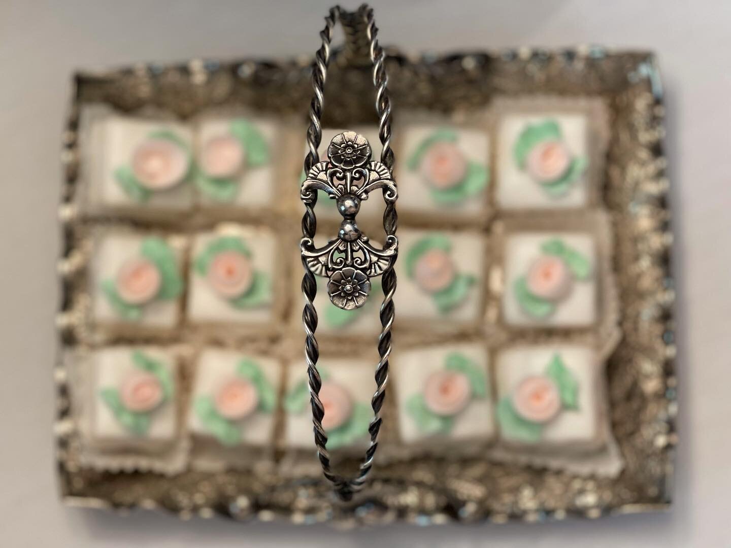 Roses, roses, roses. We special order pale pink icing rosettes for the Traveling Tea Room petit fours.  How lovely they looked yesterday in this Victorian silver basket with rose embellishments. I love when the details come together. #partybeeevents 