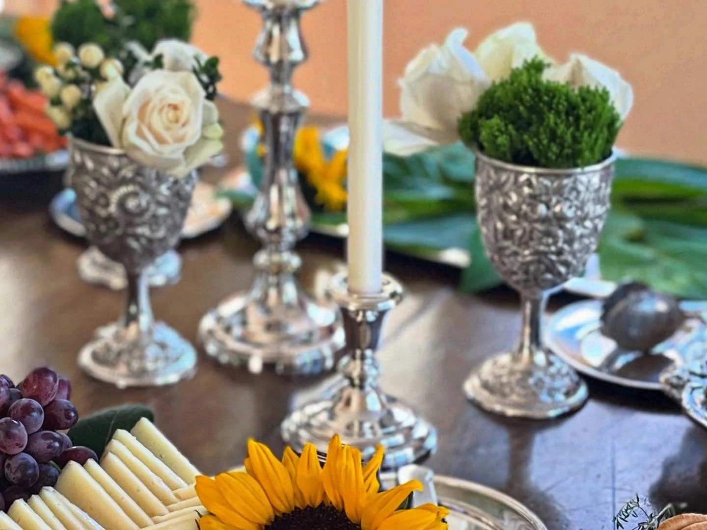 The sterling silver goblets and candle sticks on this hostess&rsquo; buffet table were show stopping. I love how she used simple roses and garden cuttings to bring the outdoors in. That&rsquo;s my kind of elegant comfort: greenery in a goblet! #party