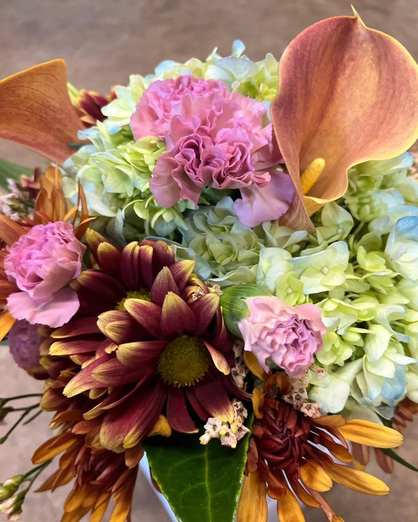 Fall flowers with a great combination of pink and deep rust. Packed and ready for a party!