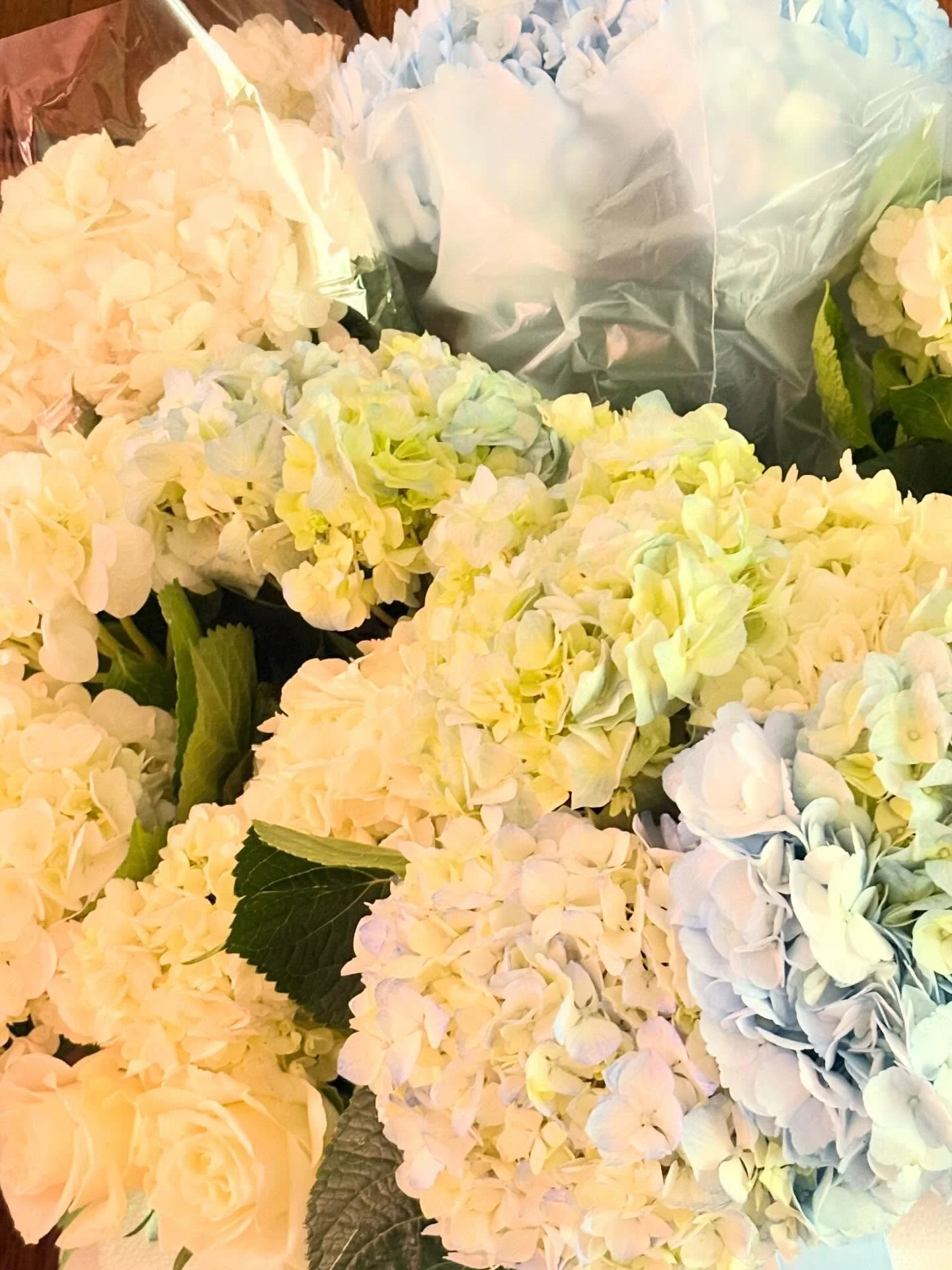 Packed up and ready to roll up my sleeves and tablescape (yes, it is a verb!) tonight at the @jlwdc Art Of Entertaining event at @womeninthearts where I will be showcasing @thepartybeetearoom silver tea party rentals, baby blue tea cups, florals and 