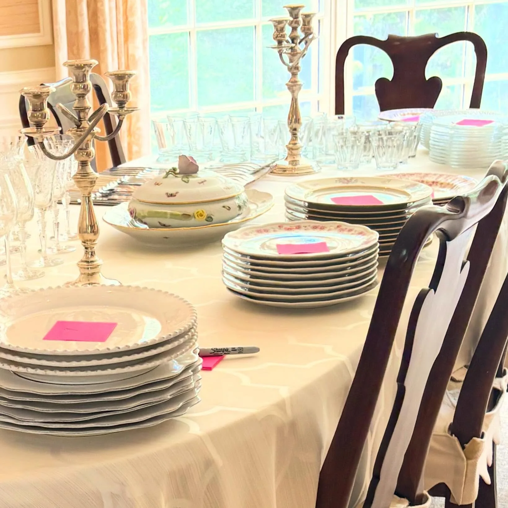 I always love a walkthrough appointment with a new hostess, so I can learn about her style and traditions and get a sense for how she likes to open her home to her guests. I knew I would be kindred spirits with Anne  when I saw all of her pink post i