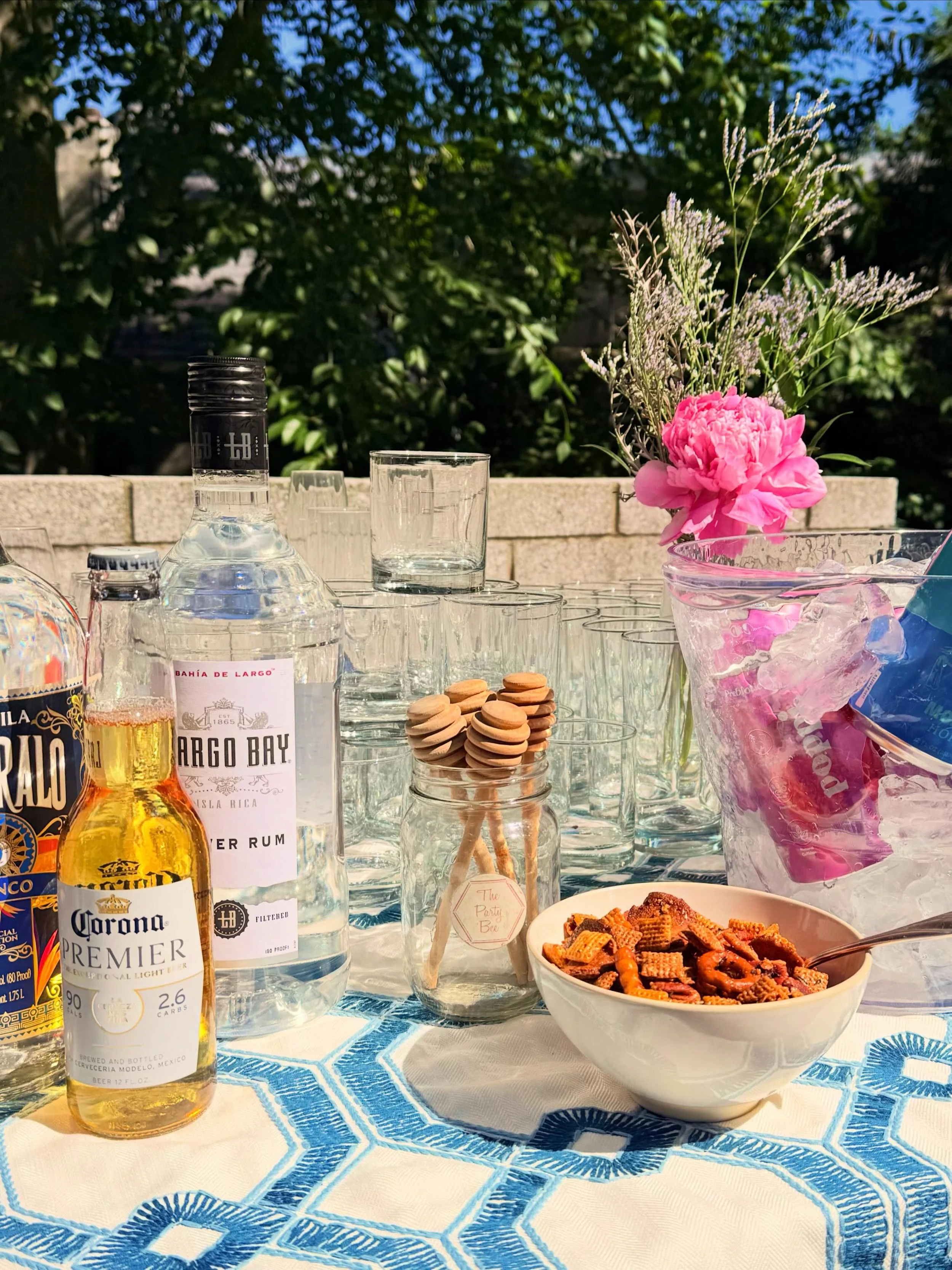 A backyard bar to welcome guests on a most glorious weekend of sunny weather.  You always know it&rsquo;s a Party Bee event when you see that mason jar of honey dippers and a bowl of our Southern bar mix.