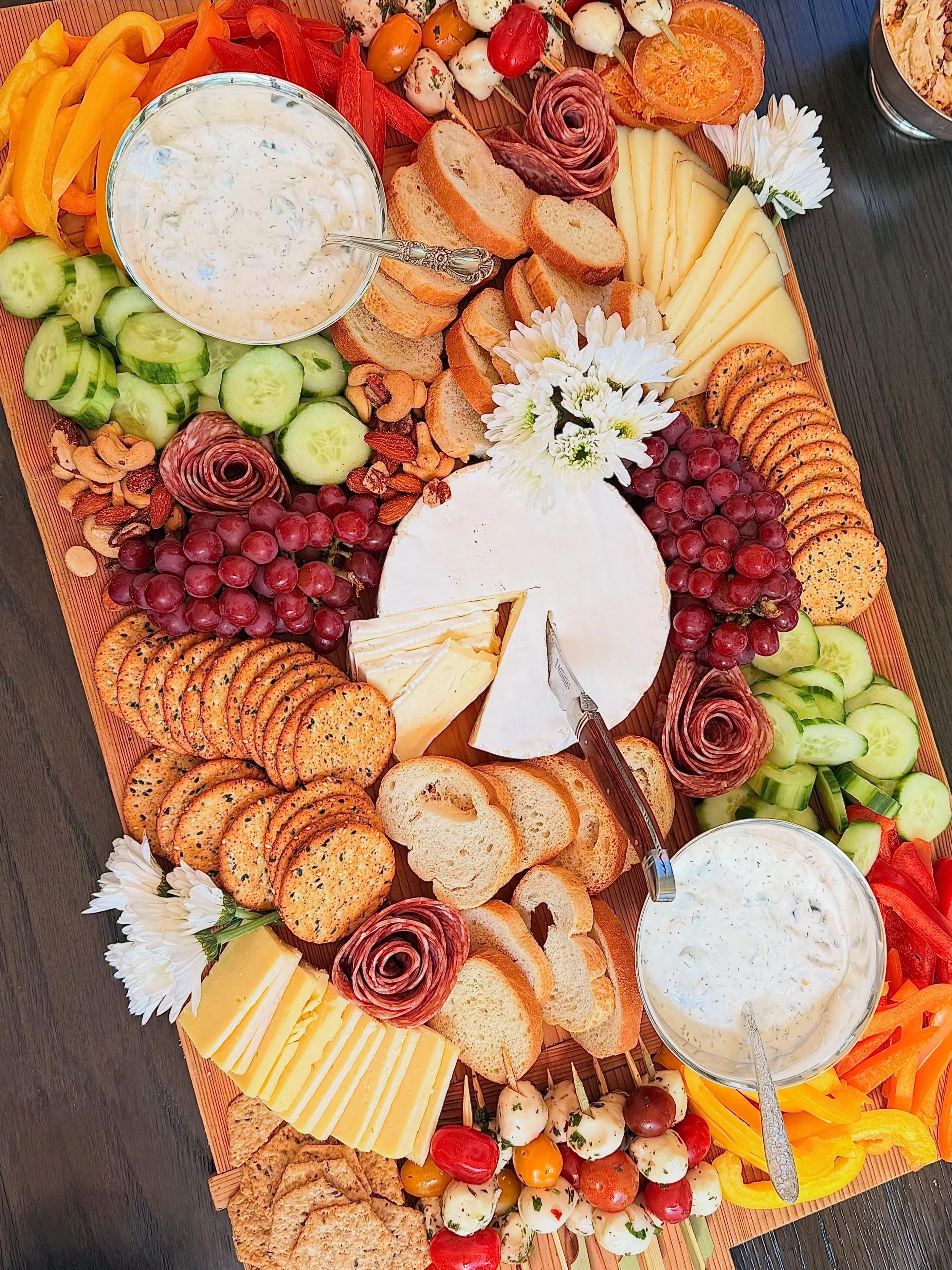 Hope your weekend is filled with lots of sunshine and love&hellip;and maybe a little Brie with a glass of Rose?! Sometimes simple is best, like at this gathering we did with glorified cheese boards and a beer and wine bar. Nothing too fussy, just som