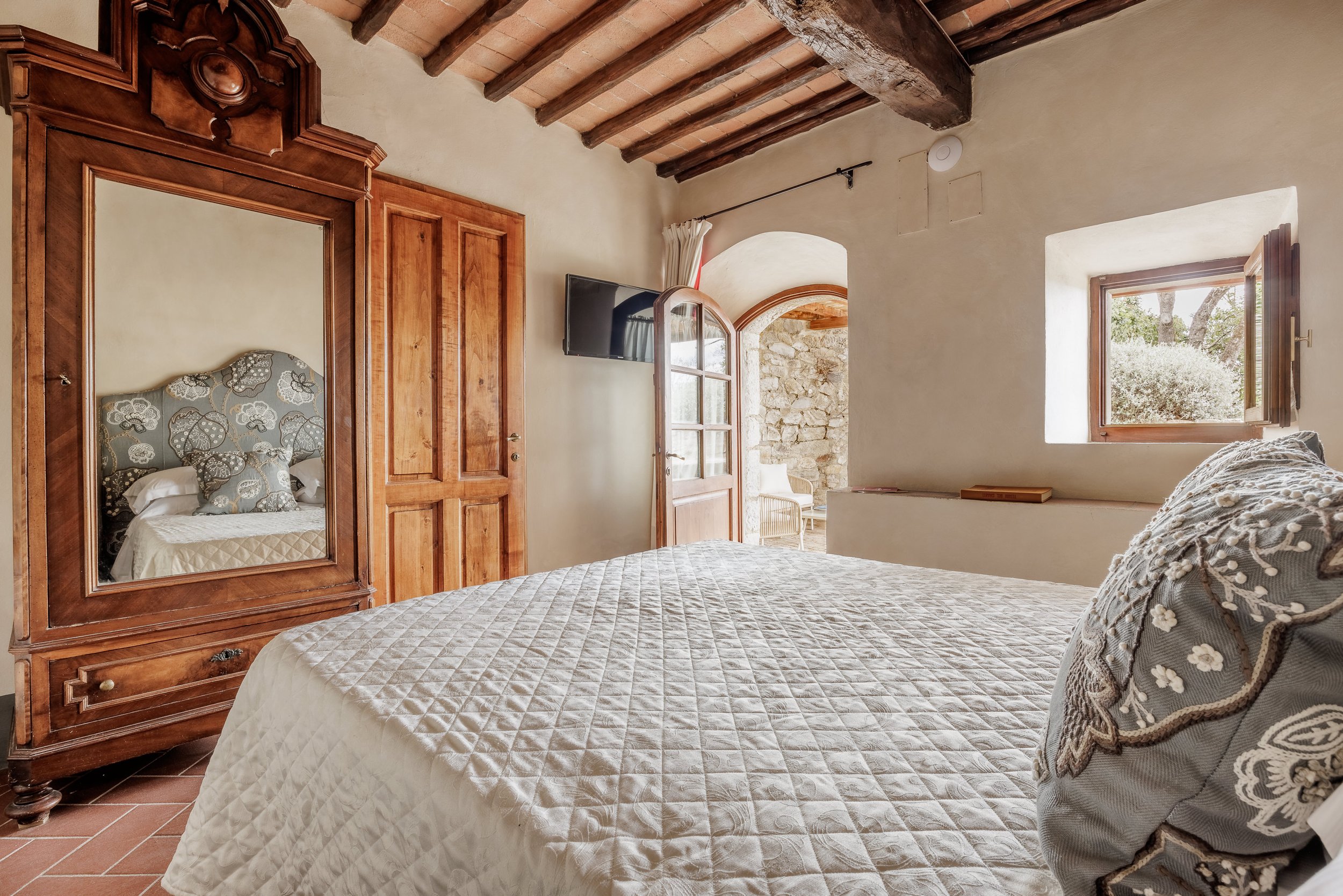 Deluxe Room with Terrace — Borgo Vescine