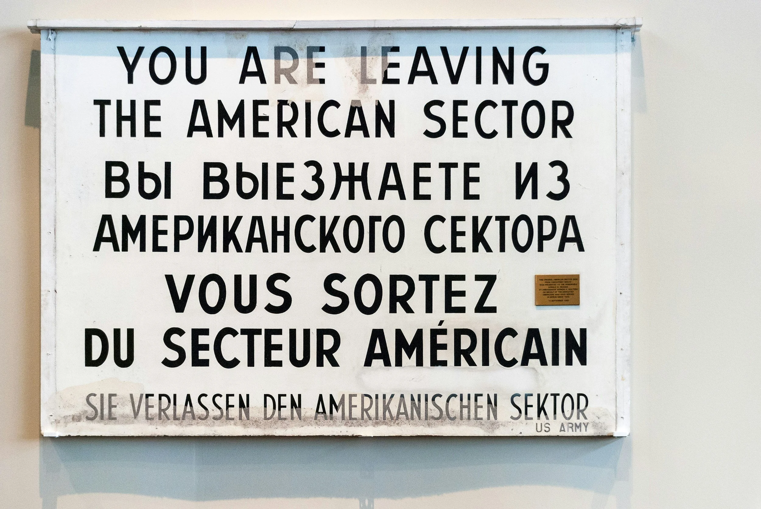 Crossing the Border Without Losing the Deal: Fractional Sales Leadership for Global Expansion