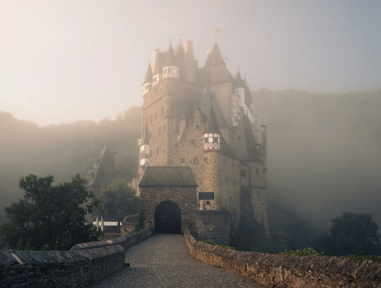 Debunking the Commitment Myth: The Case for Fractional Sales Leadership
