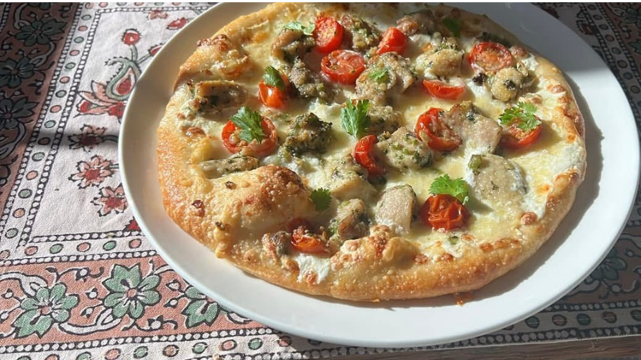 spicy chicken pizza
