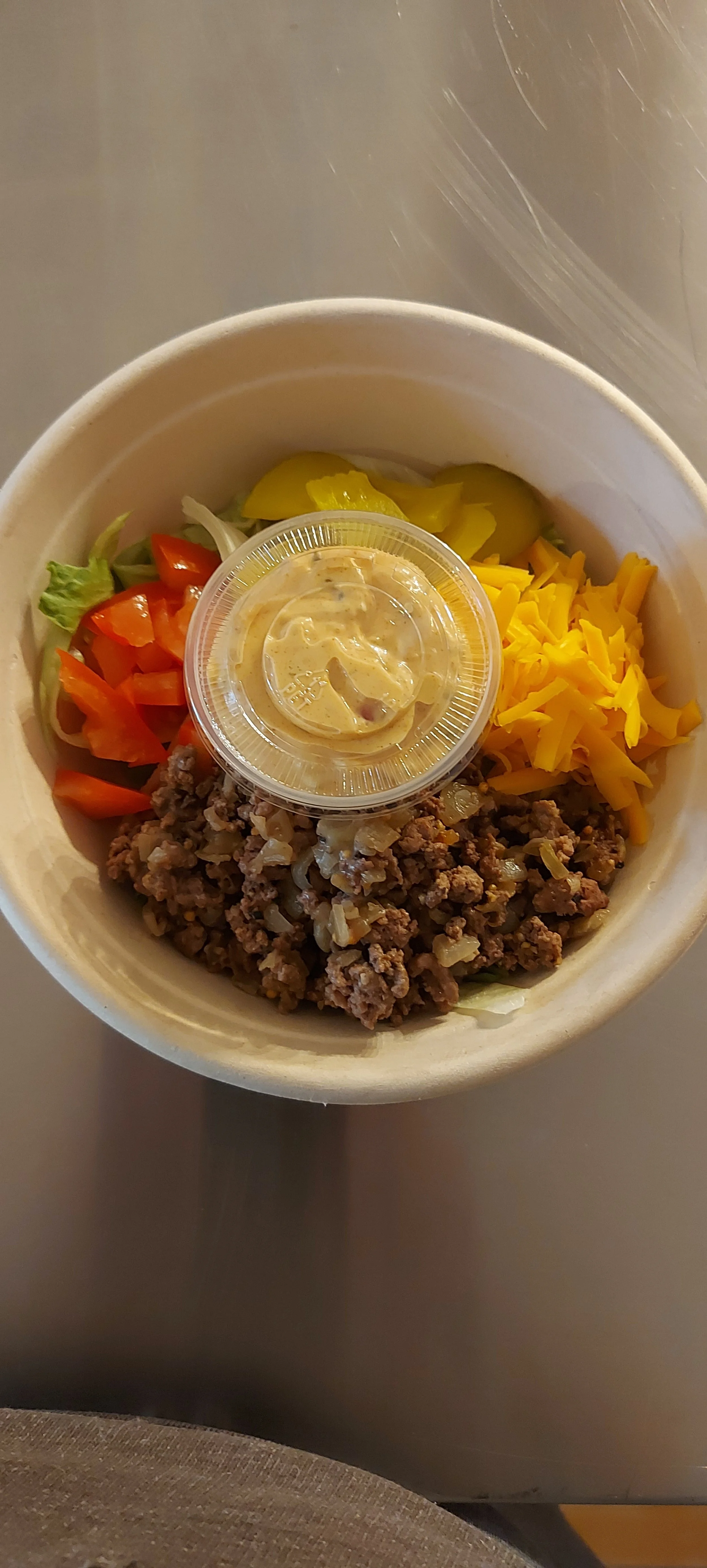 Salade style " cheeseburger" sauce style " Big Mac"