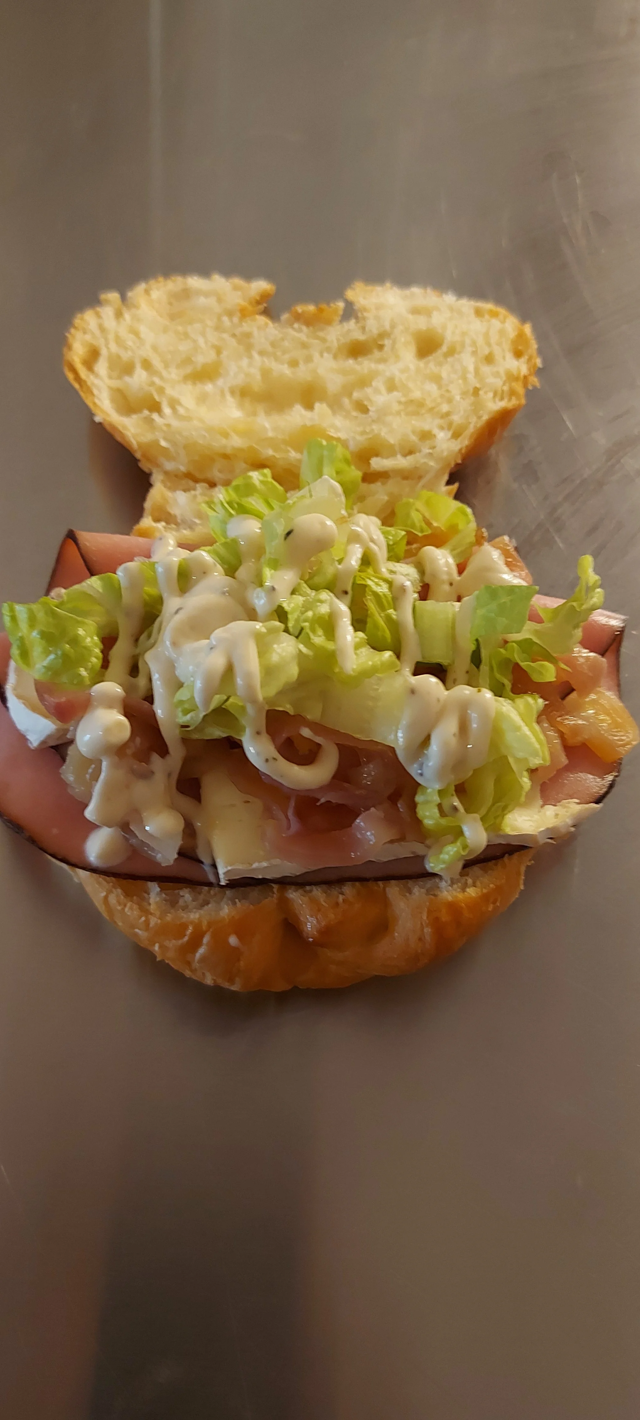 Croissant jambon forêt noire et brie