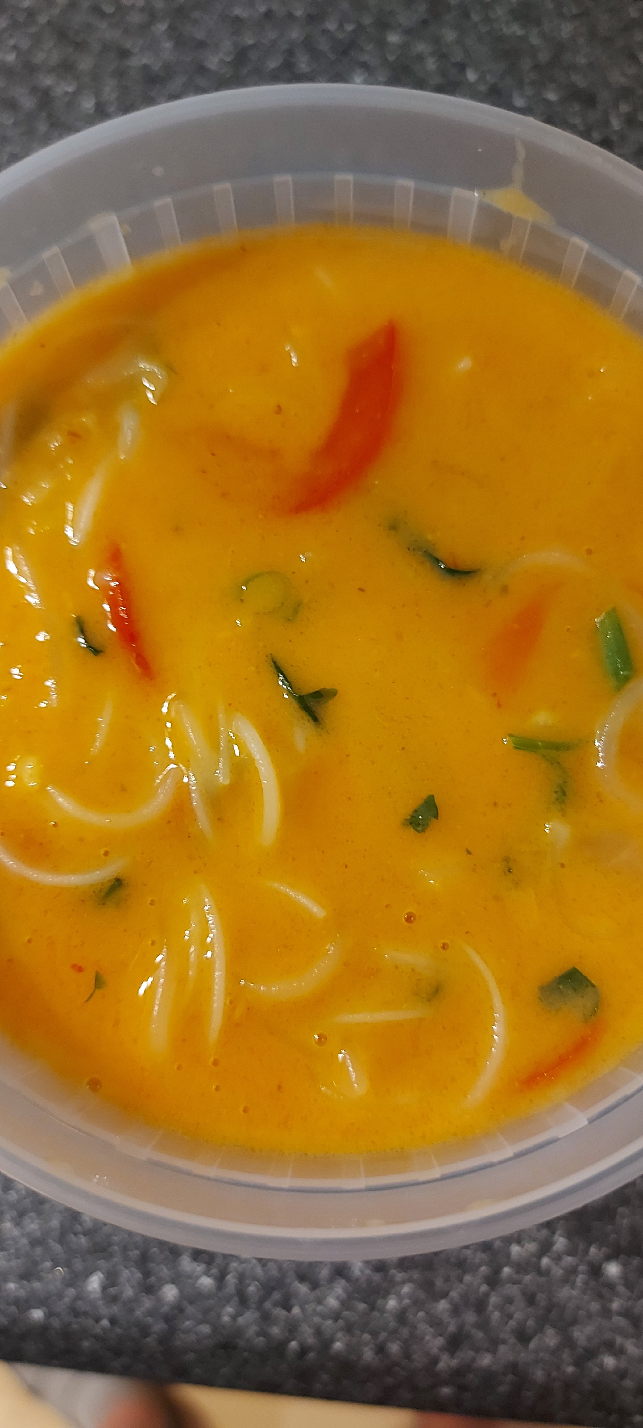 Soupe épicée au lait de coco et aux crevettes 1 L