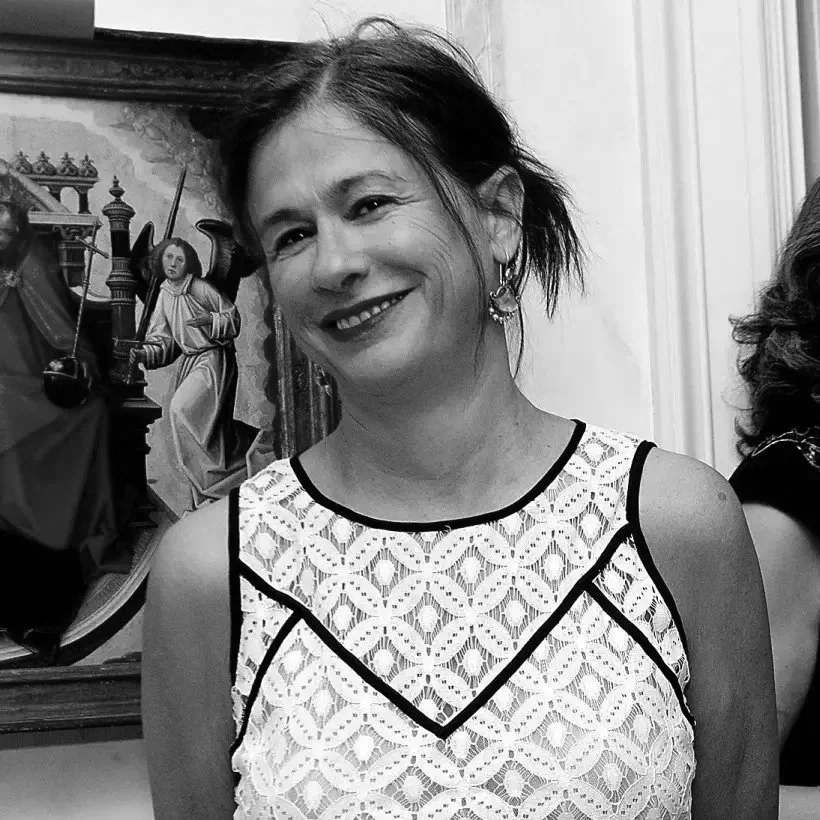 S1E1 / FOLLOW THE MONEY