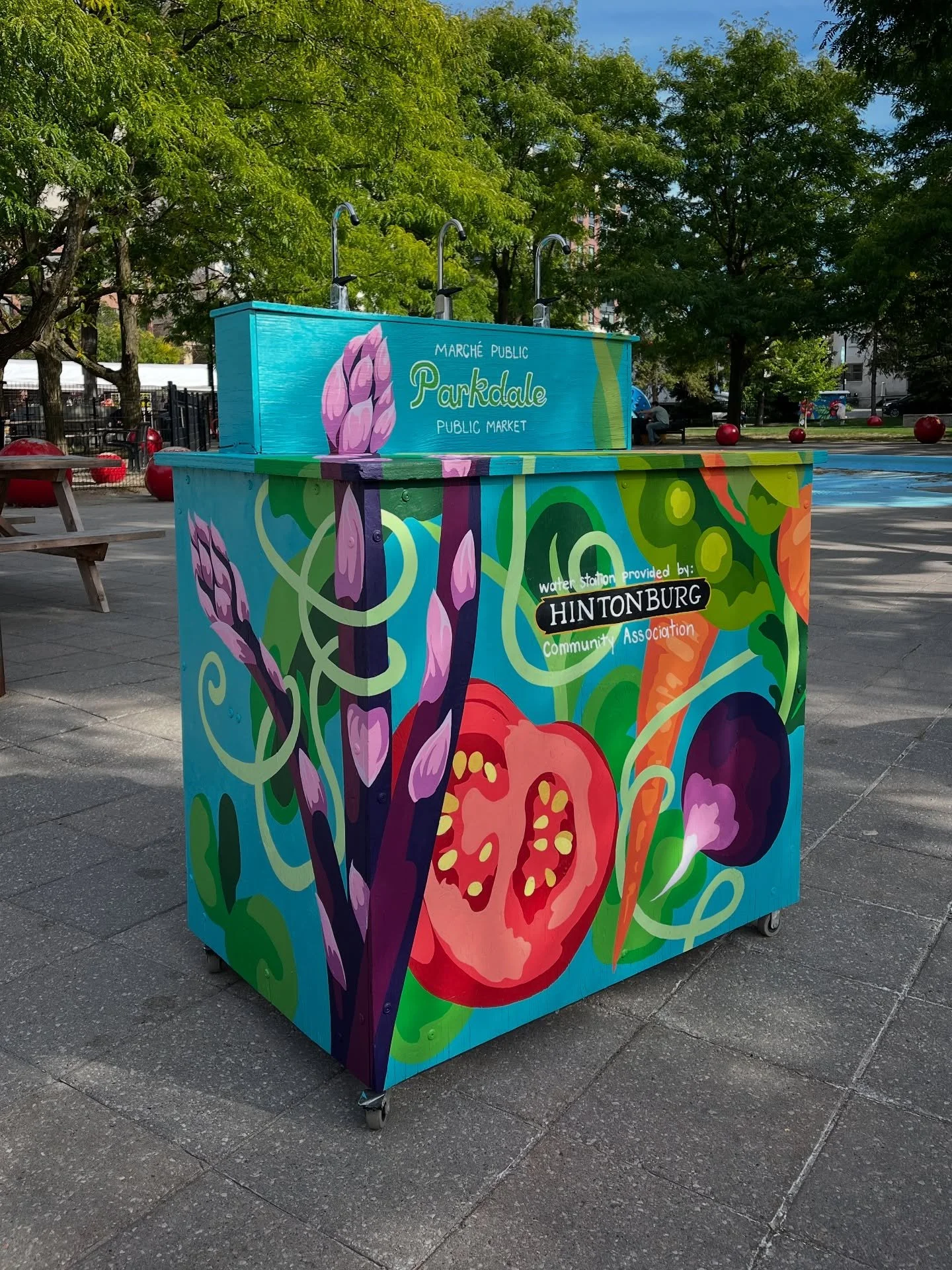 Crispy, crunchy, colourful! I&rsquo;m very pleased with this delicious update to the @parkdalepublicmarket &amp; @hintonburgca water station! I&rsquo;m especially happy with the sliced tomato &amp; purple asparagus 🍅

A colourful veggie mural has be