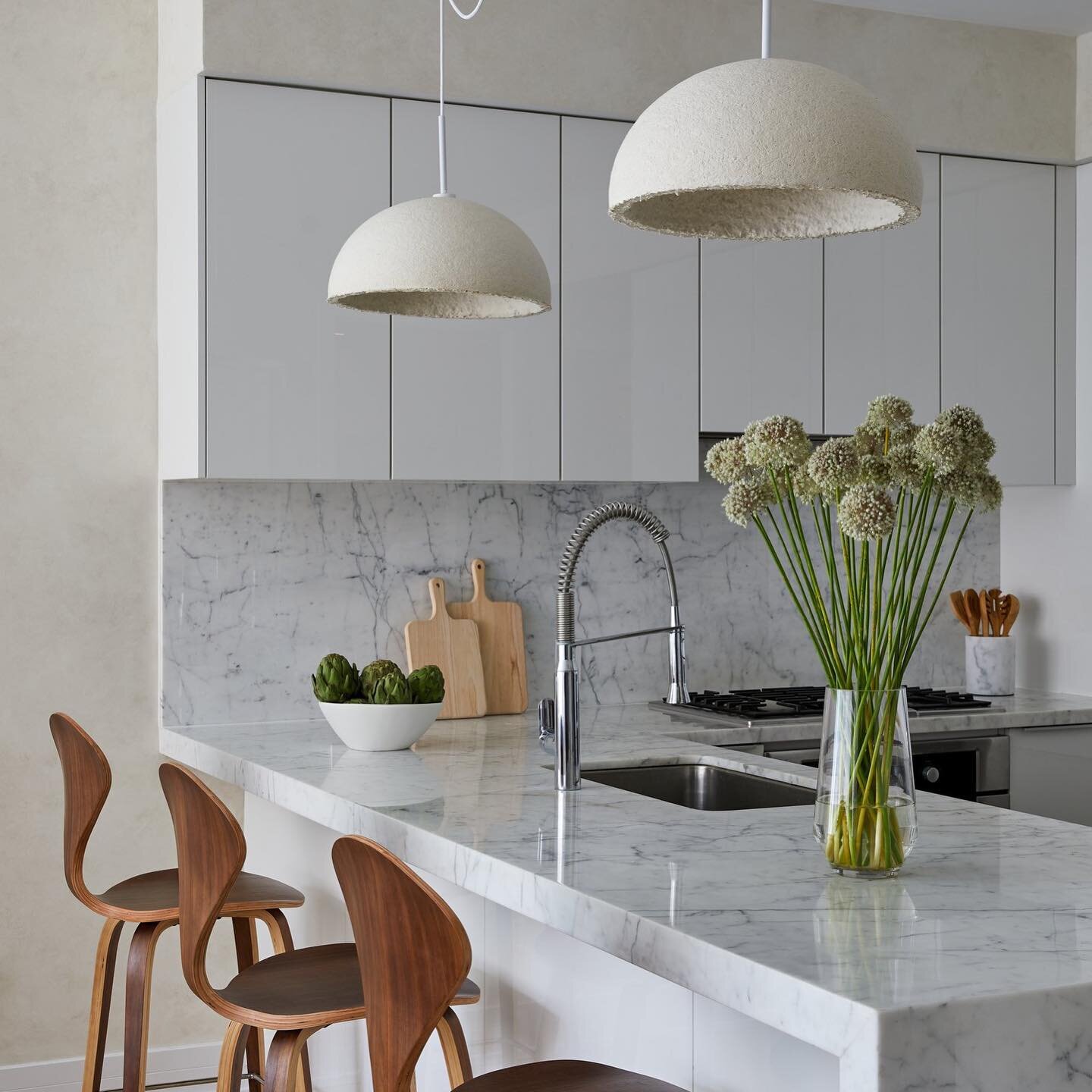 Mushrooms are not just for eating in this modern kitchen in Tribeca, NYC. Mycelium-grown pendants bring a storied and surprising material into the heart of the home, where we aren&rsquo;t alone in feeling is quite a natural fit. 

Interior Design: @k