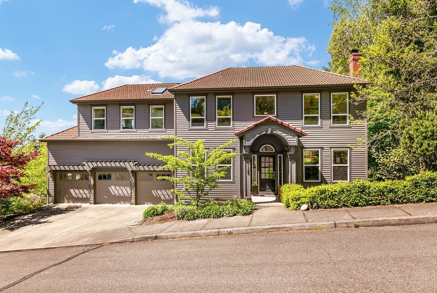 Portland certainly has it&rsquo;s share of spectacular homes. I lived in SE Portland for 25 years and only recently moved to Camas, WA.

I am fortunate to have established a strong client base in Oregon which has me visiting Portland on a regular bas