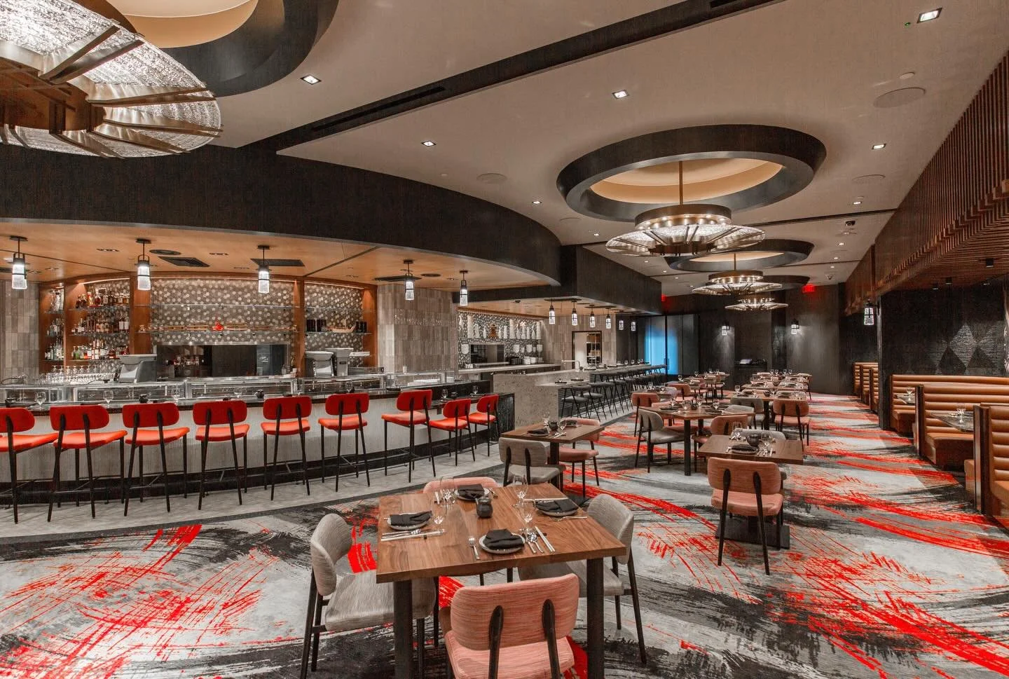 Indulge in Cantonese, Vietnamese and Japanese cuisine at the newly opened Longhouse expansion at @ilaniresort

Boasting both a sushi as well as a separate noodle bar, this new location is sure to delight. Plus, Longhouse offers a late-night menu from