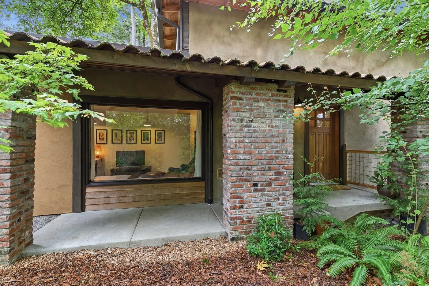 When travelers and potential renters search for a place to stay, your photos are often the first thing they notice - and one of the biggest reasons they decide to click on your listing.

This is exactly why we offer professional photography for AirBn
