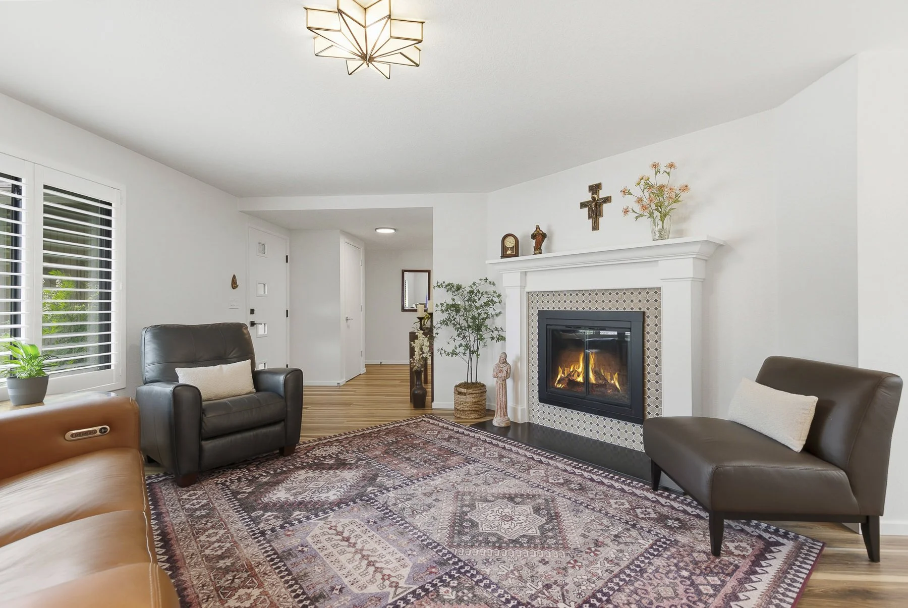 Contemporayr living room space in a home for sale in Vancouver, WA