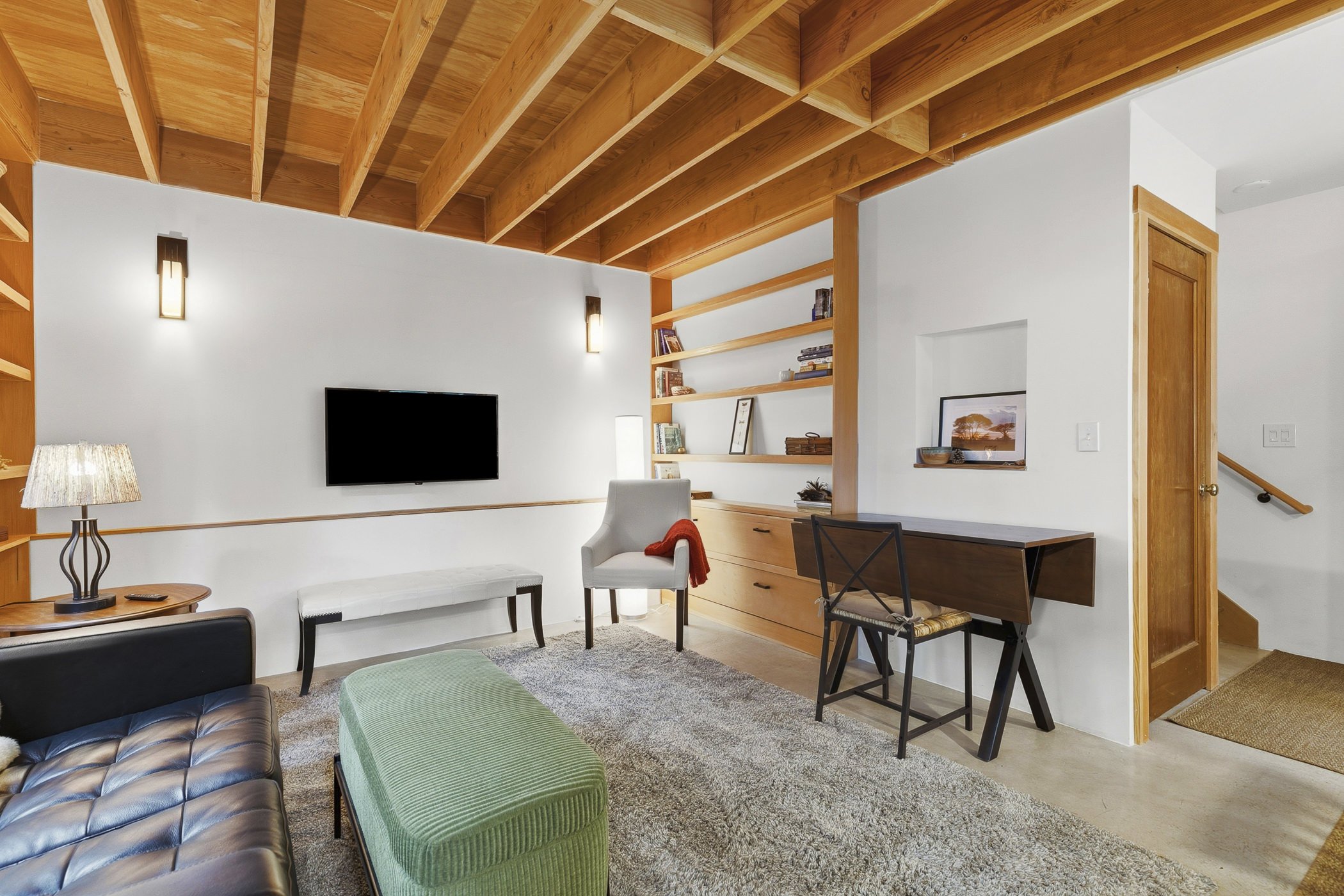 Living room area of a Furnished Finder listing in SW Portland