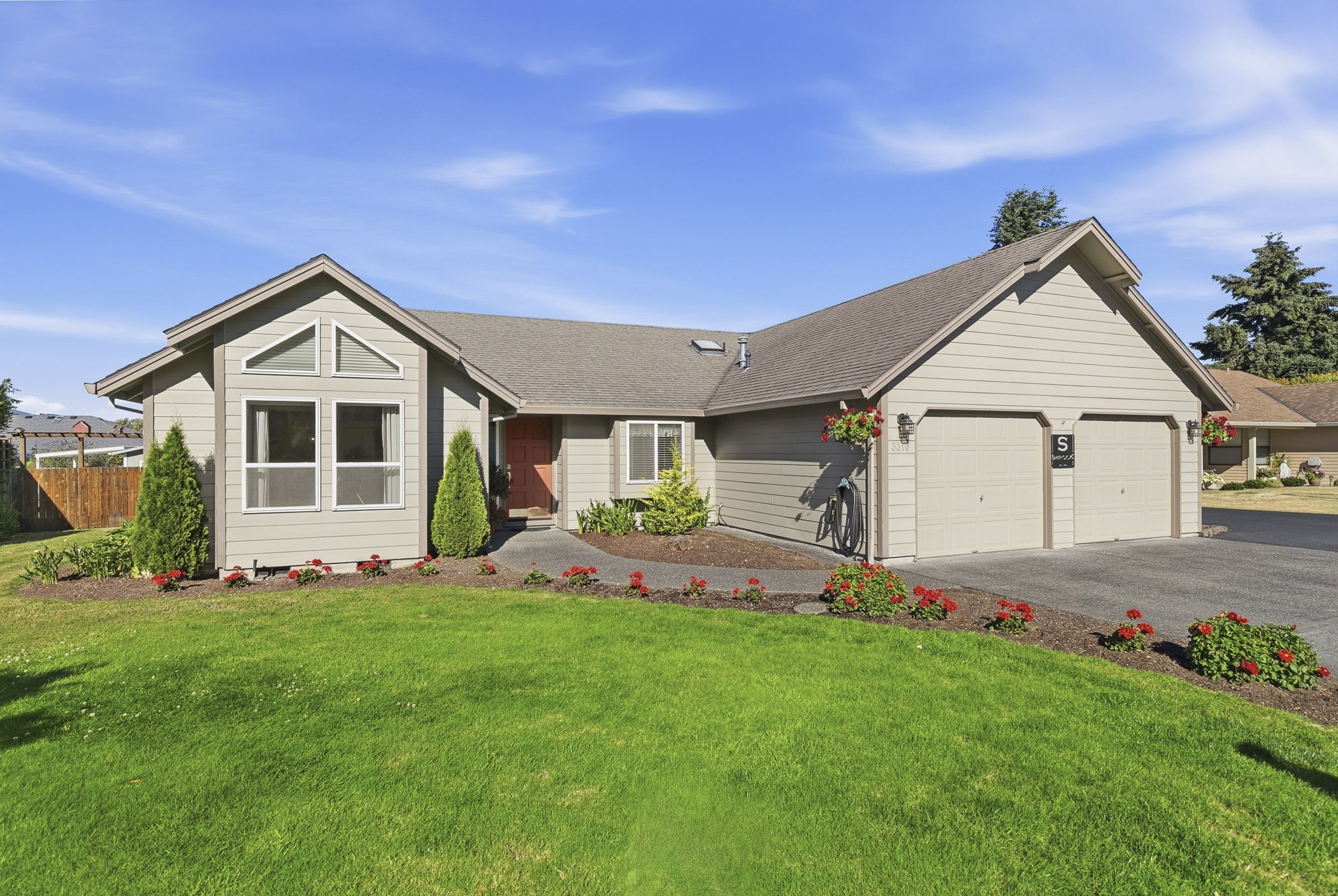 Columbia City, OR front exterior photo of a home for sale