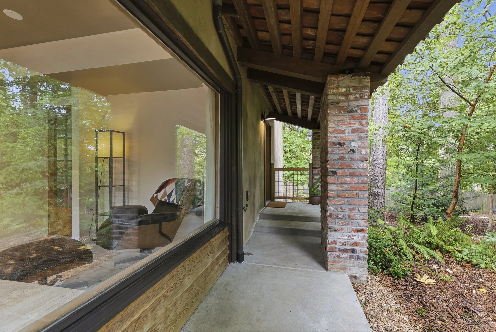 Creative exterior view of a Furnished Finder listing in SW Portland, OR