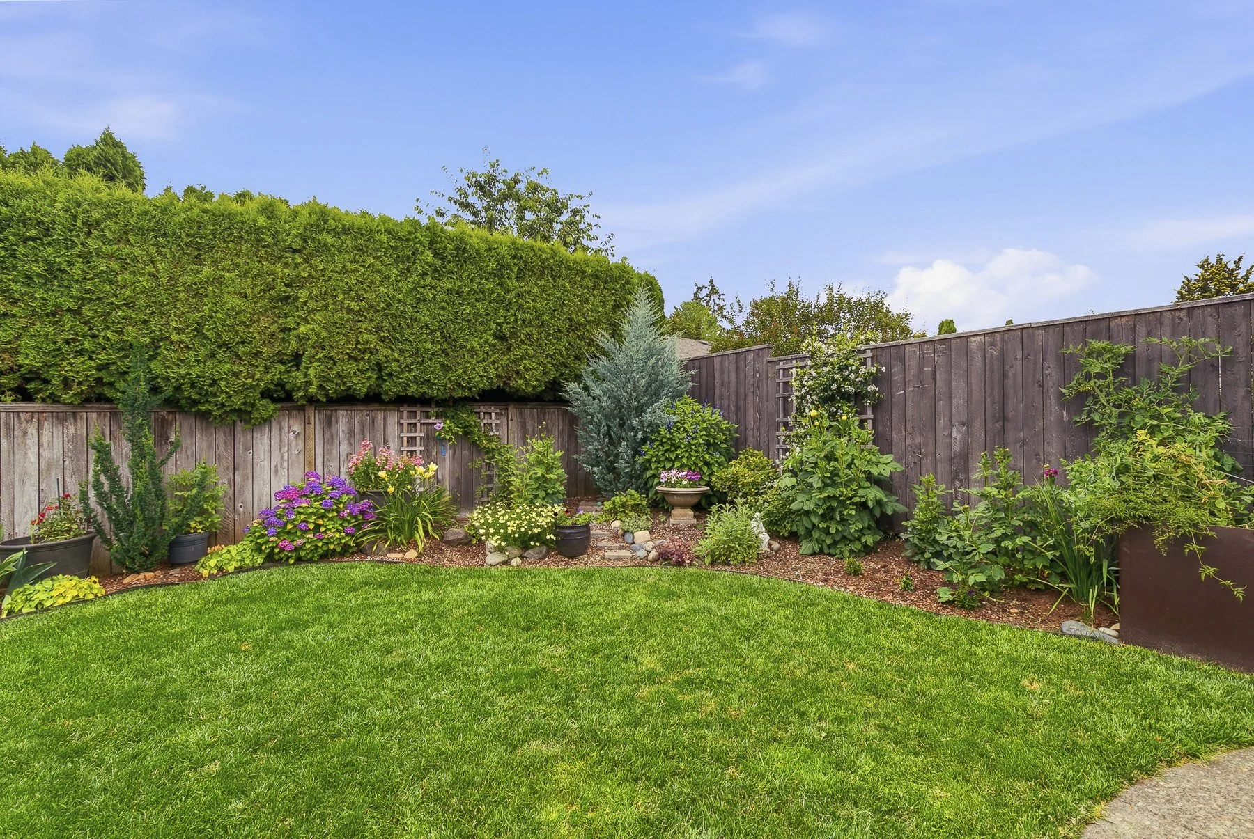 Beautiful landscaping in a 55+ community in Vancouver, WA