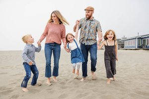 How To Dress For Summer Family Photos - Guest Post With ‘The Look Editor’