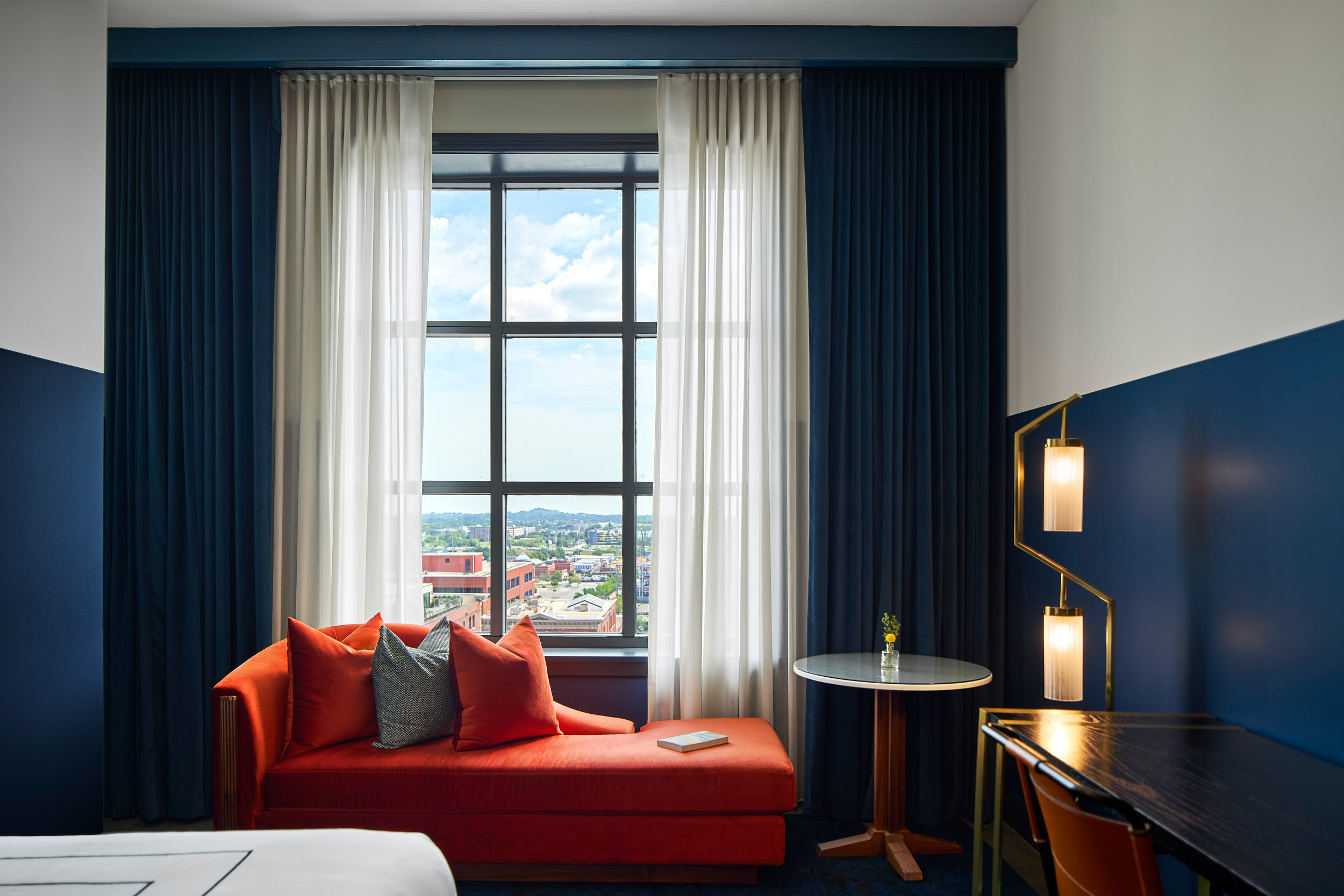 Located in the heart of Nashville’s historic Printer’s Alley, the Dream Nashville (part of the Hyatt Boundless Collection) is a masterclass in adaptive reuse. My architectural photography of this property highlights the contrast between the 1890s Uto