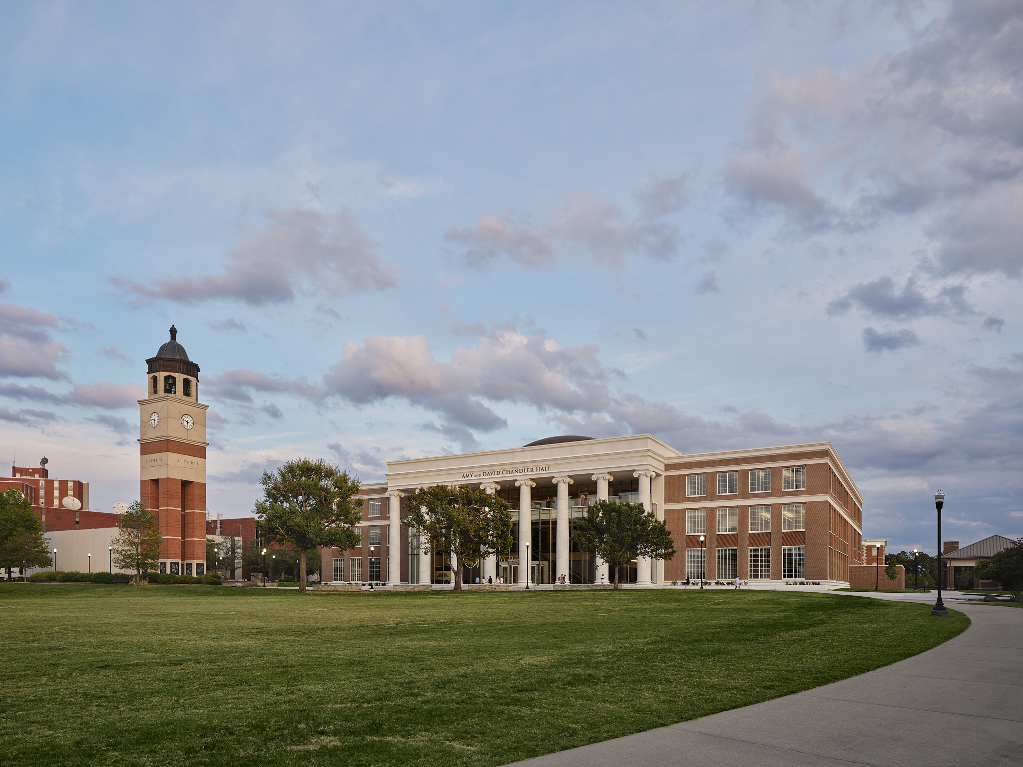 Architectural photography of the Amy and David Chandler Hall at Western Kentucky University. This 65,000 sq. ft. facility for the Gordon Ford College of Business features a 3-story glass atrium and modern finance labs. Architecture by Gensler and Luc