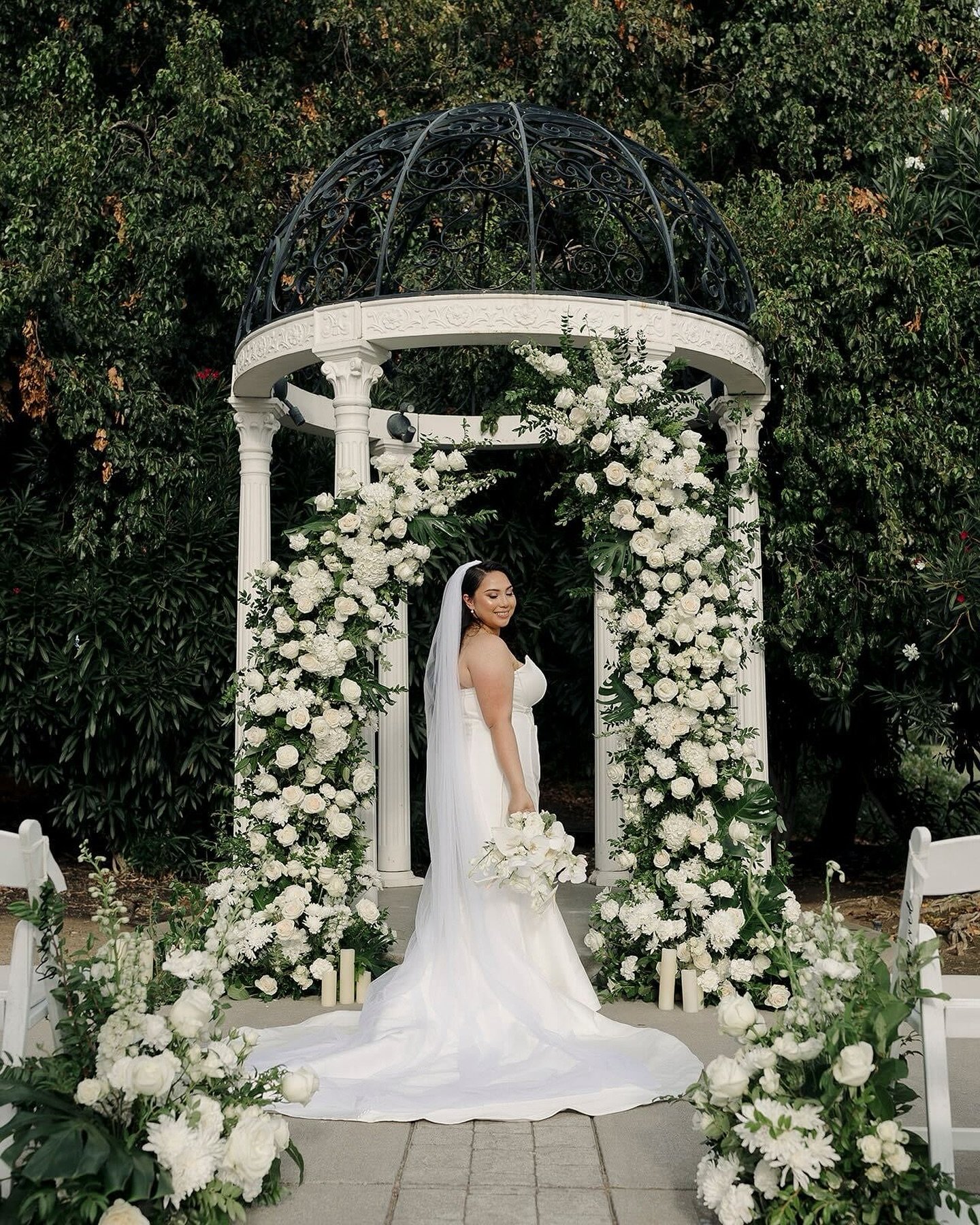 Flowers Valley isn&rsquo;t just about flowers.

It&rsquo;s about design you can feel &mdash; even before your guests walk into the room.

This is floral design that elevates your space, defines the mood, and speaks to your style.

▪️We work with clie