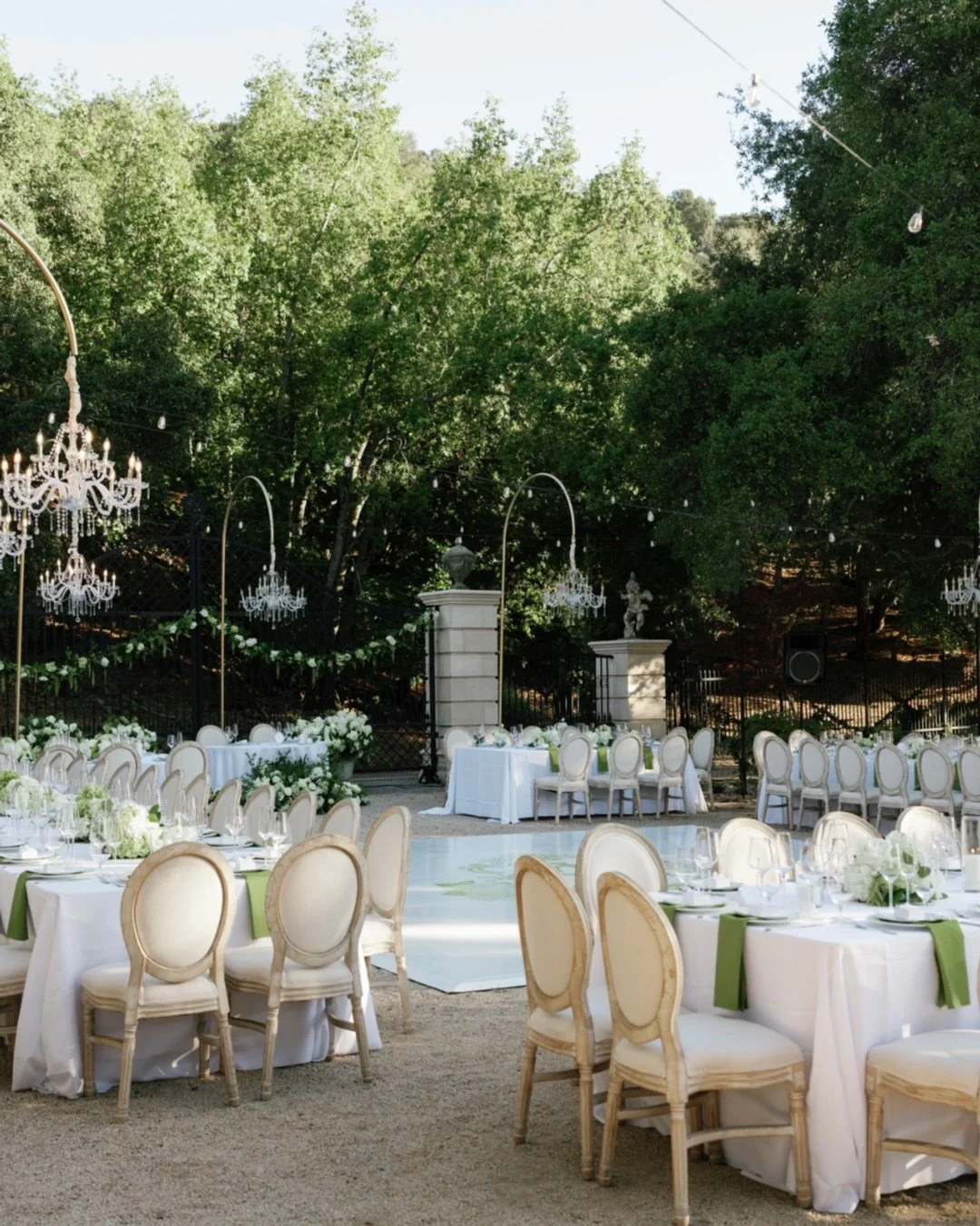 🌿 White and green &mdash; a timeless classic, made modern with elegance and emotion.

Details, light, and textures create a festive atmosphere where every moment is thoughtfully designed yet effortlessly natural.

Let us style your day so it stays i