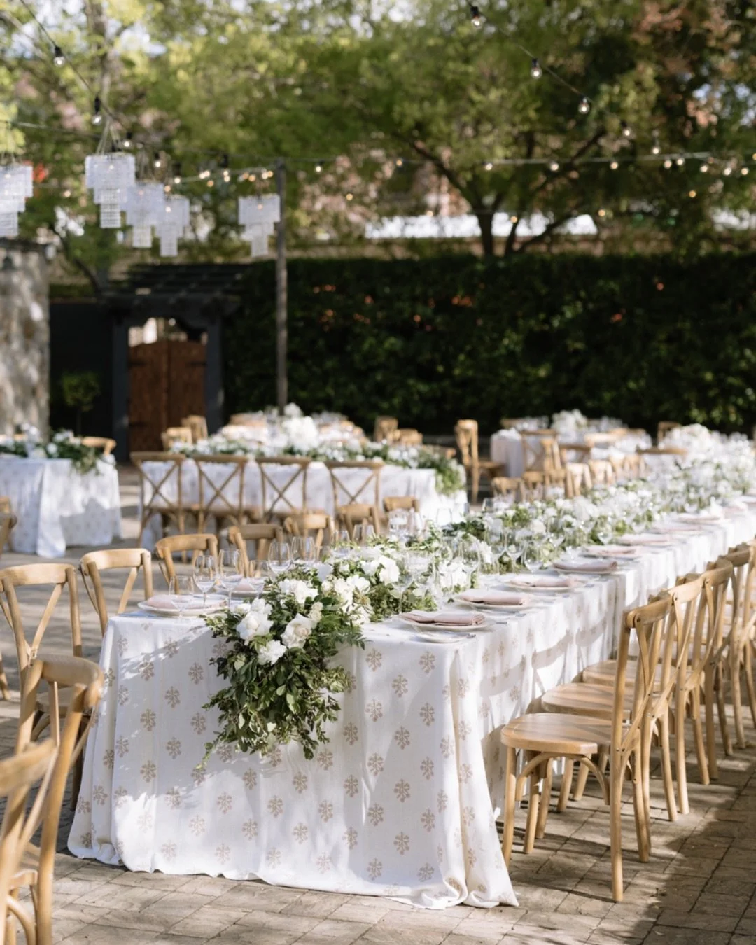 From statement arrangements to the finest details &mdash; every element shapes the atmosphere and defines the space.

We design floral concepts with a strong sense of scale, composition, and mood &mdash; so your wedding feels cohesive and refined.

L