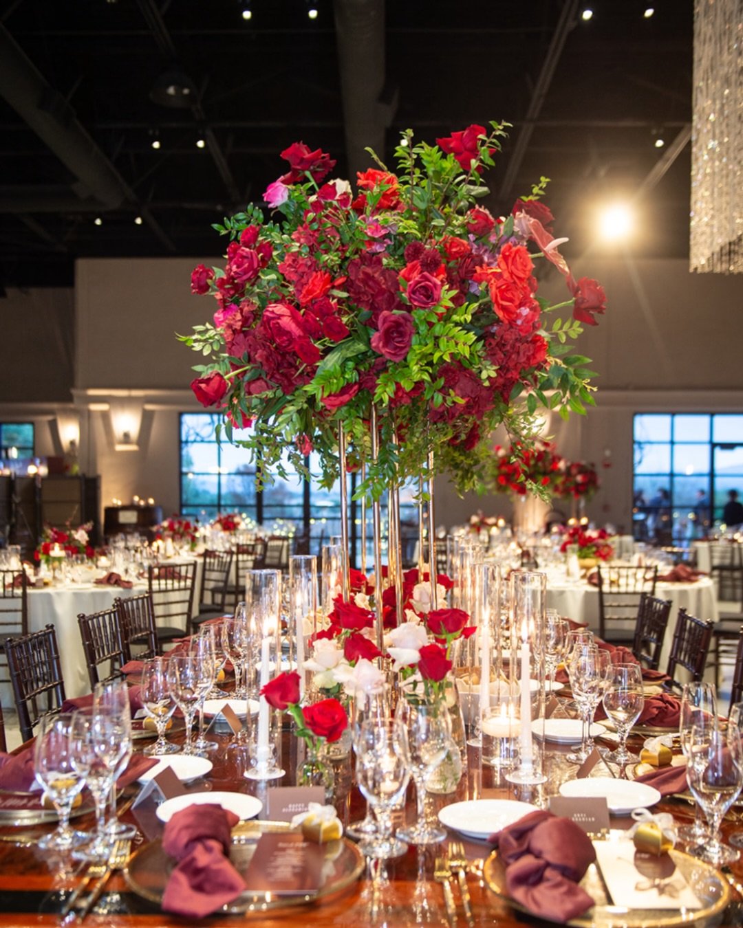 🌹 A space you feel before a single word is spoken. This is where the atmosphere is set.

We designed a floral concept that defines the entire reception space.

Deep red tones, scale, and composition shape the mood. Every detail is controlled &mdash;