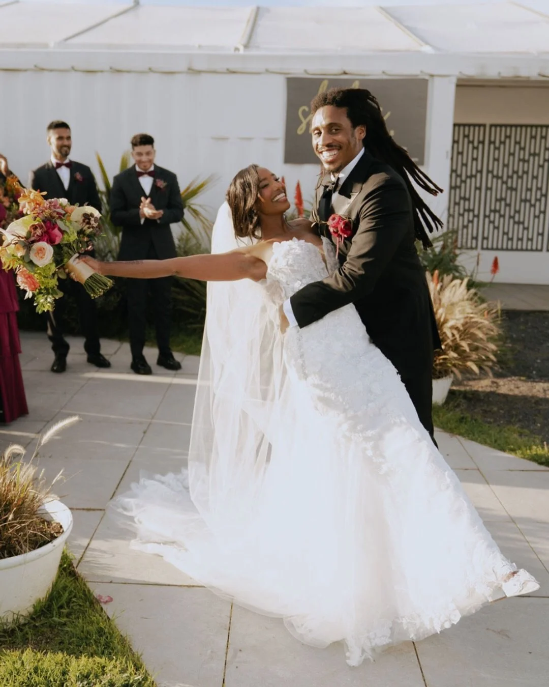 Flowers as the language of space. Compositions as the tool of atmosphere.

Every element is considered down to the detail &mdash; from the bridal bouquet to large-scale installations.

Your wedding can have its own visual code &mdash; let&rsquo;s cre